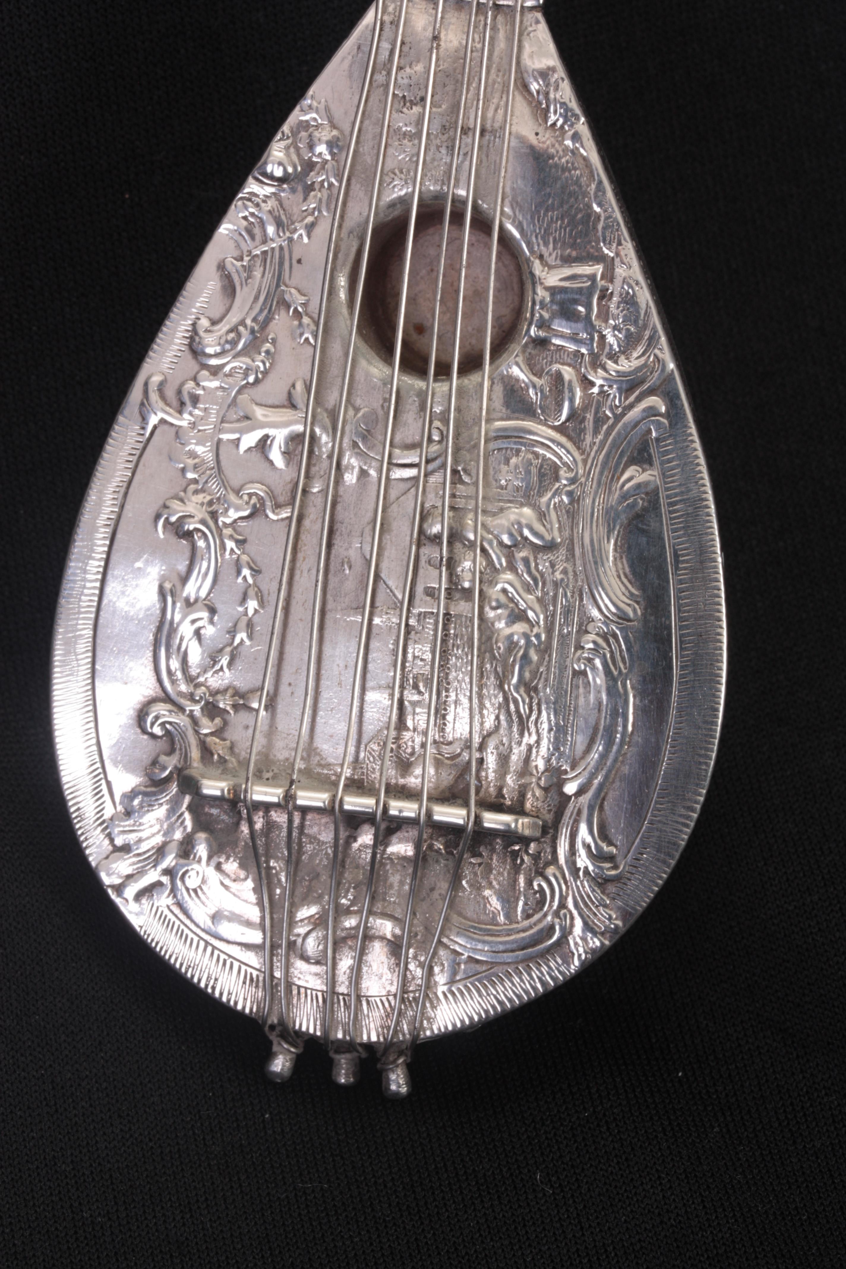 A 19TH CENTURY CONTINENTAL SILVER MANDOLIN WITH INTEGRATED SCENT BOTTLE TO THE TOP finely embossed - Image 2 of 5