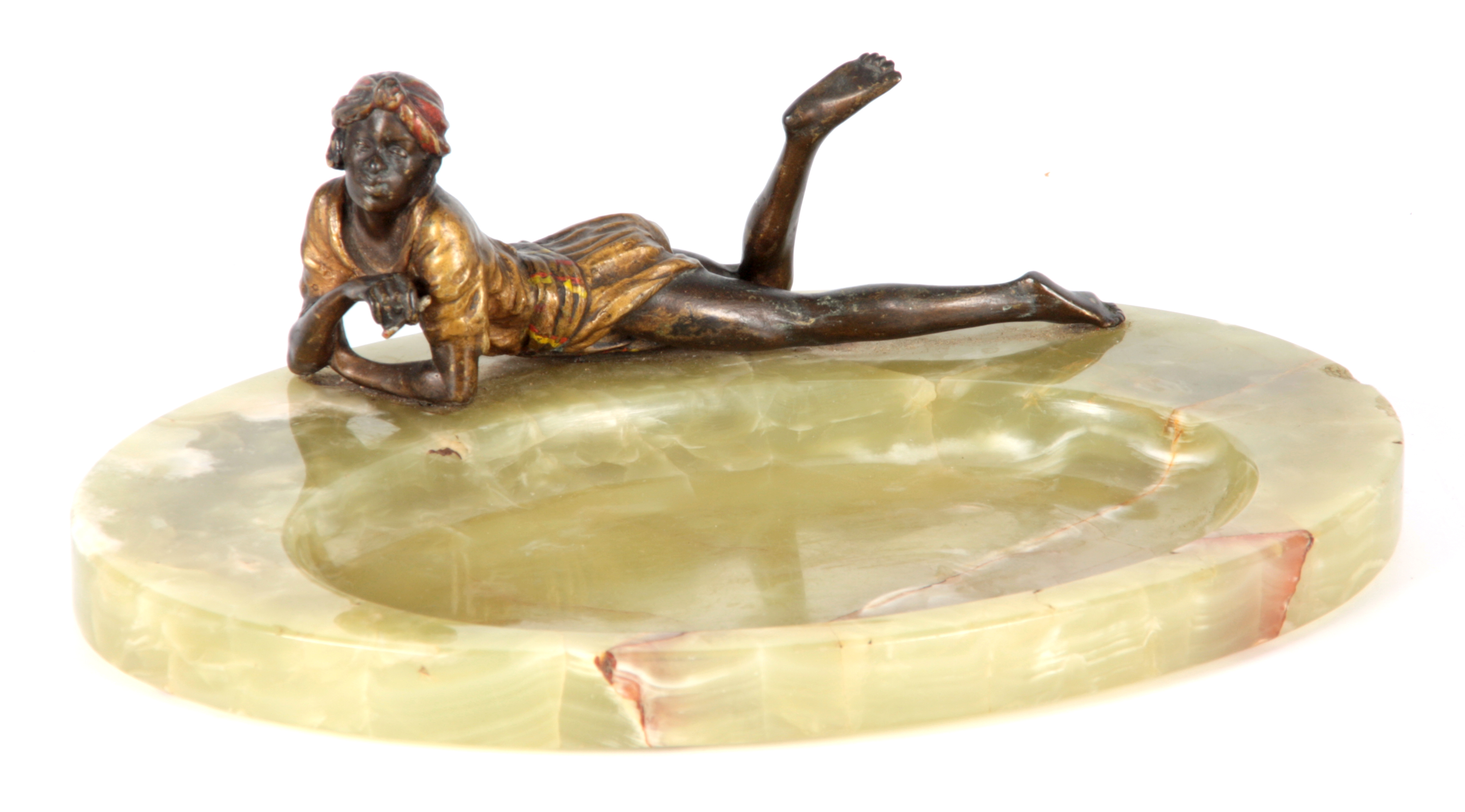 AN EARLY 20TH CENTURY COLD PAINTED BRONZE MOUNTED ONYX DESK TIDY the bronze depicting a young boy