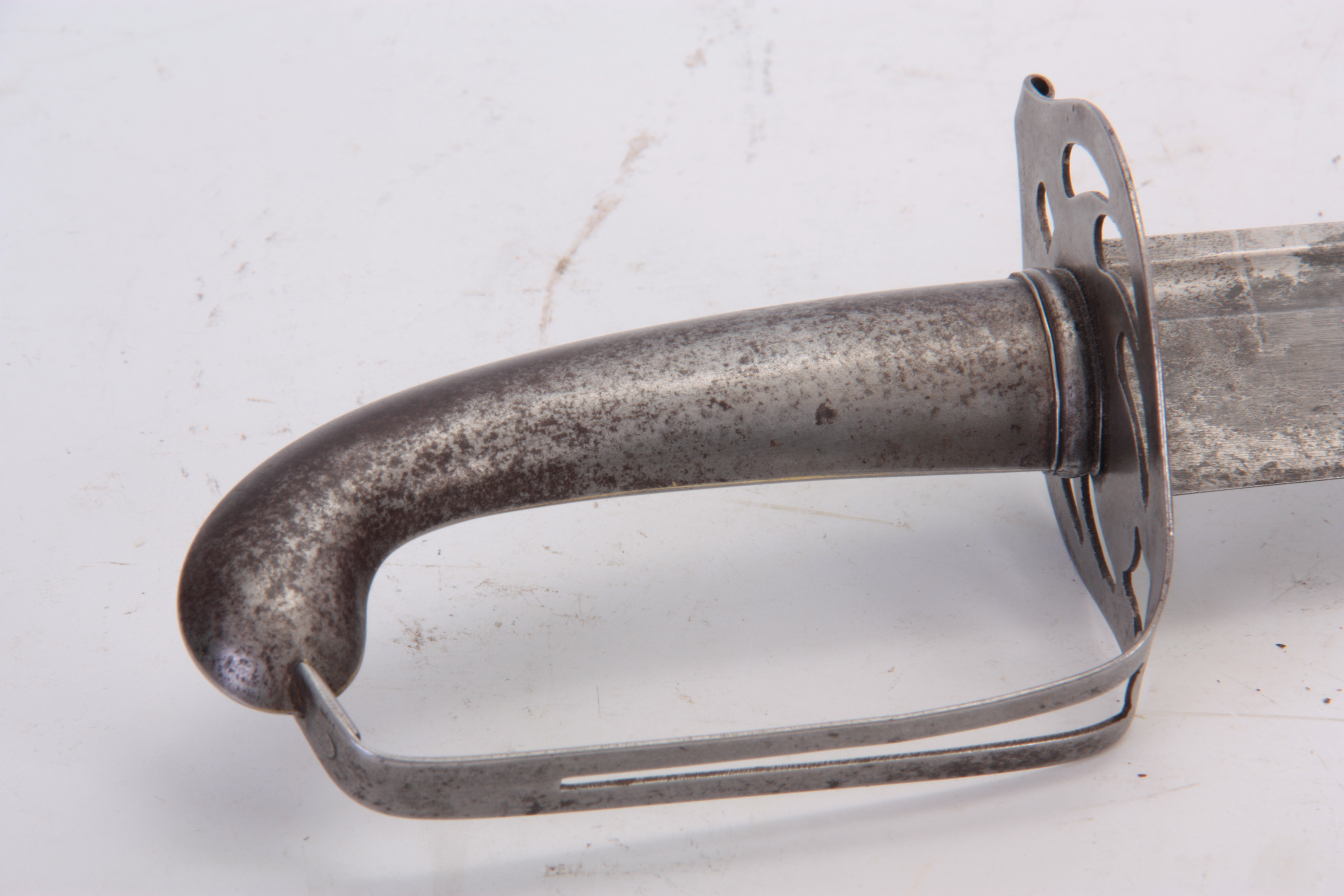 AN EARLY 19TH CENTURY STEEL MAMELUKE DAGGER/SHORT SWORD with pierced handguard and fullered shaped - Image 2 of 3