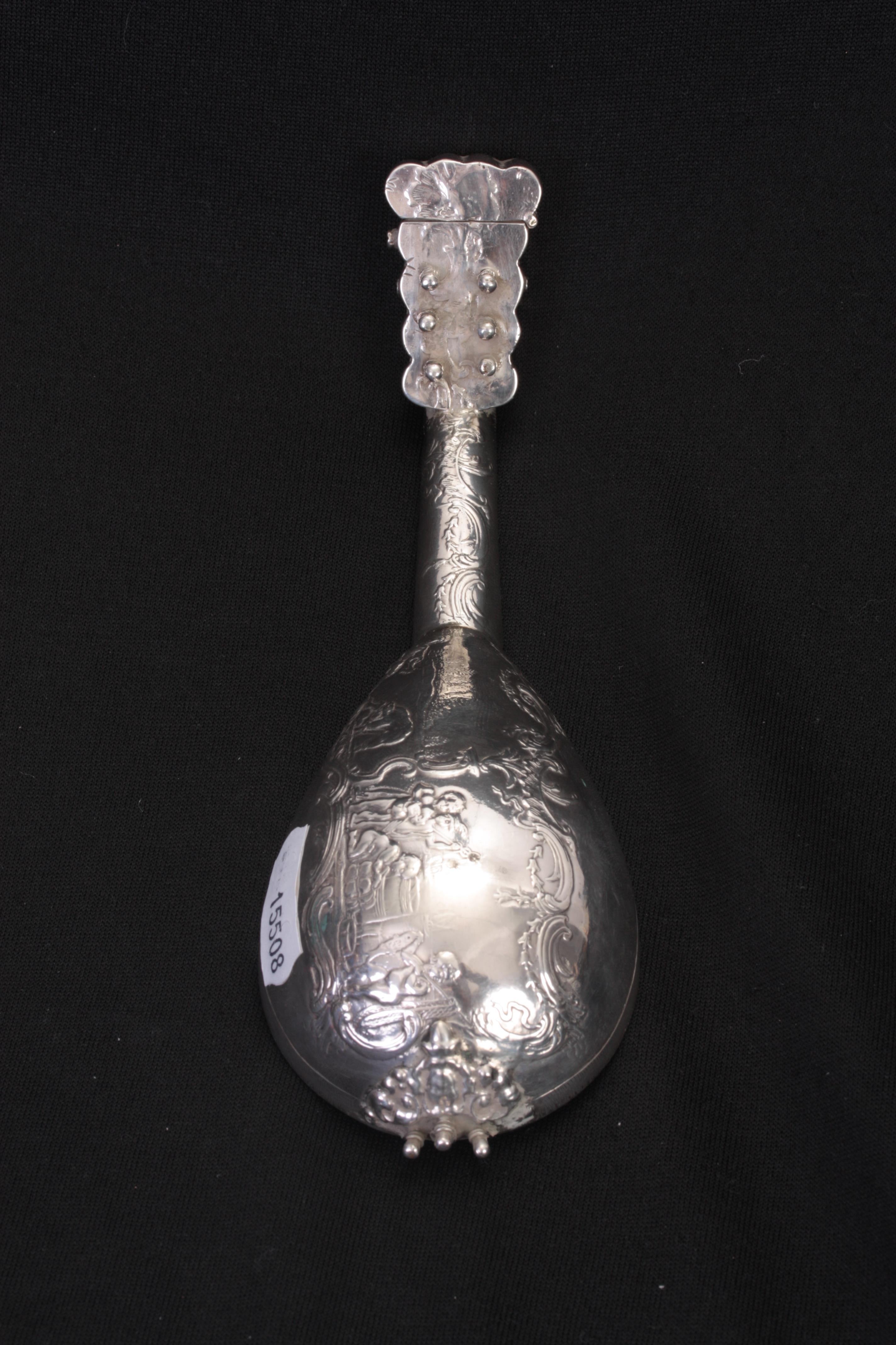 A 19TH CENTURY CONTINENTAL SILVER MANDOLIN WITH INTEGRATED SCENT BOTTLE TO THE TOP finely embossed - Image 5 of 5