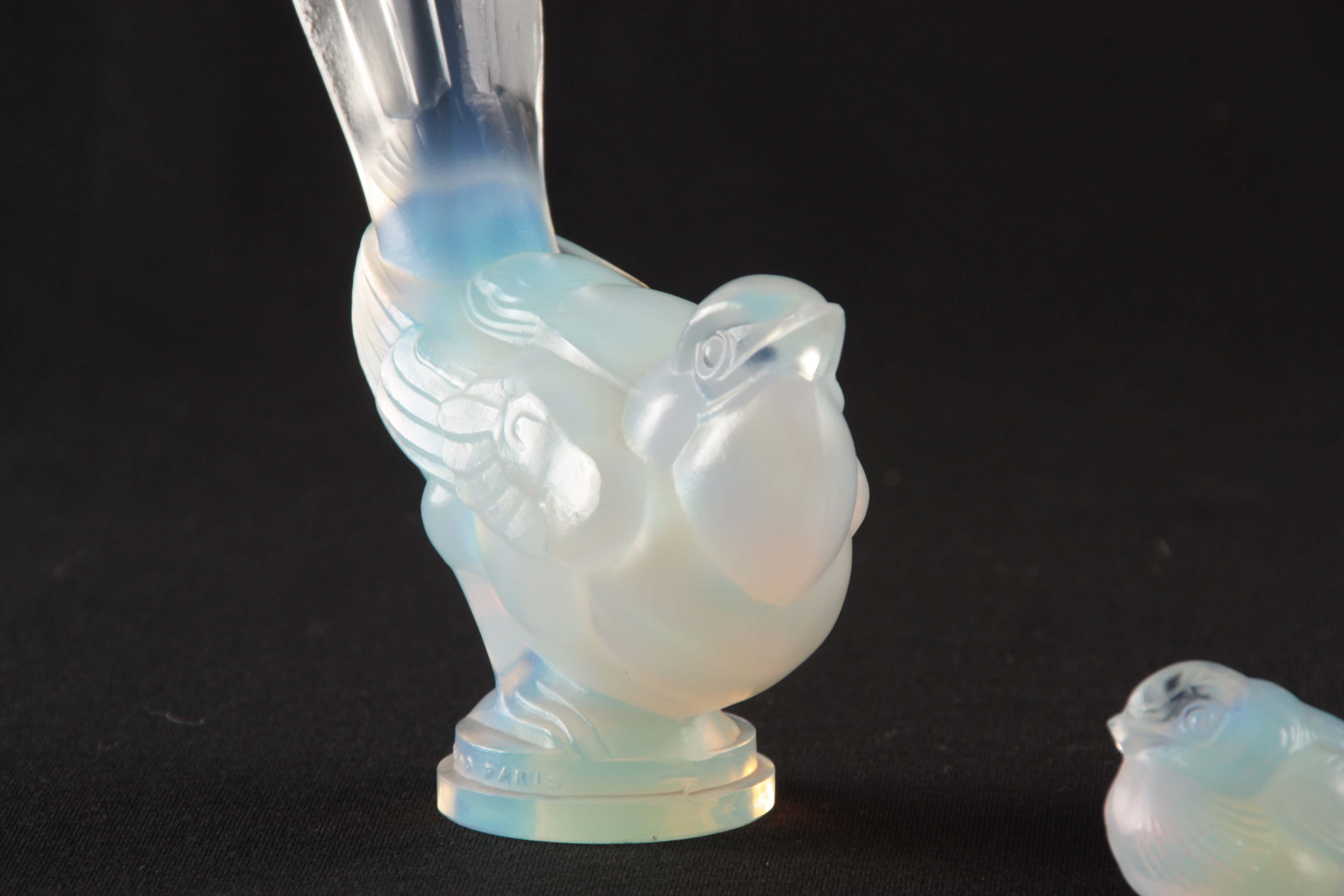 THREE SABINO PARIS GLASS OPALESCENT BIRDS two mockingbirds with embossed marks to the bases and - Image 3 of 7