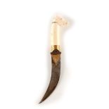 A LATE 19TH/EARLY 20TH CENTURY INDIAN MUGHAL KHANJAR IVORY CORAL AND JADE DAGGER having a curved