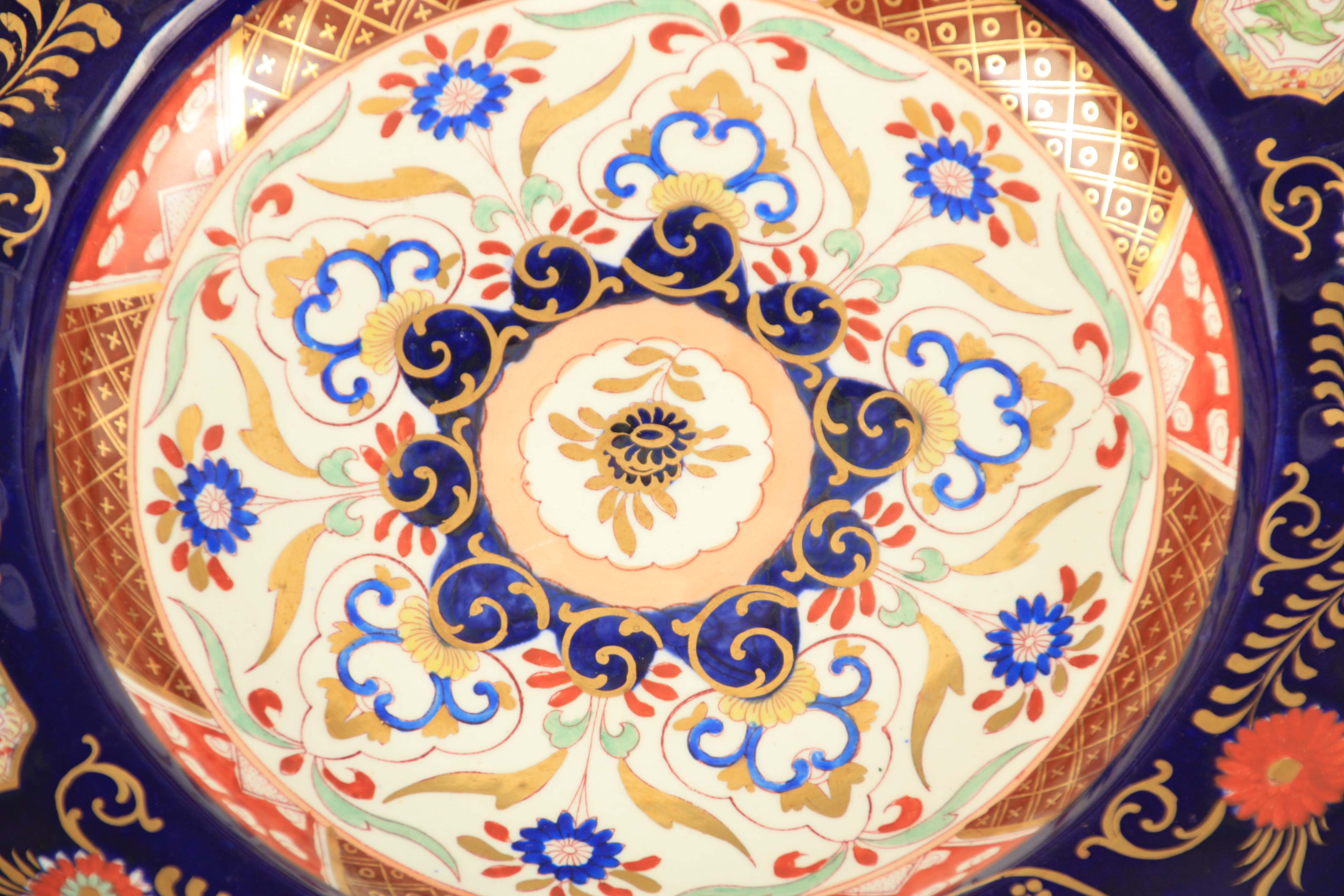 A 19TH CENTURY ASHWORTH BROs REAL IRONSTONE CHINA PART DINNER SERVICE comprising five plates of - Image 3 of 8