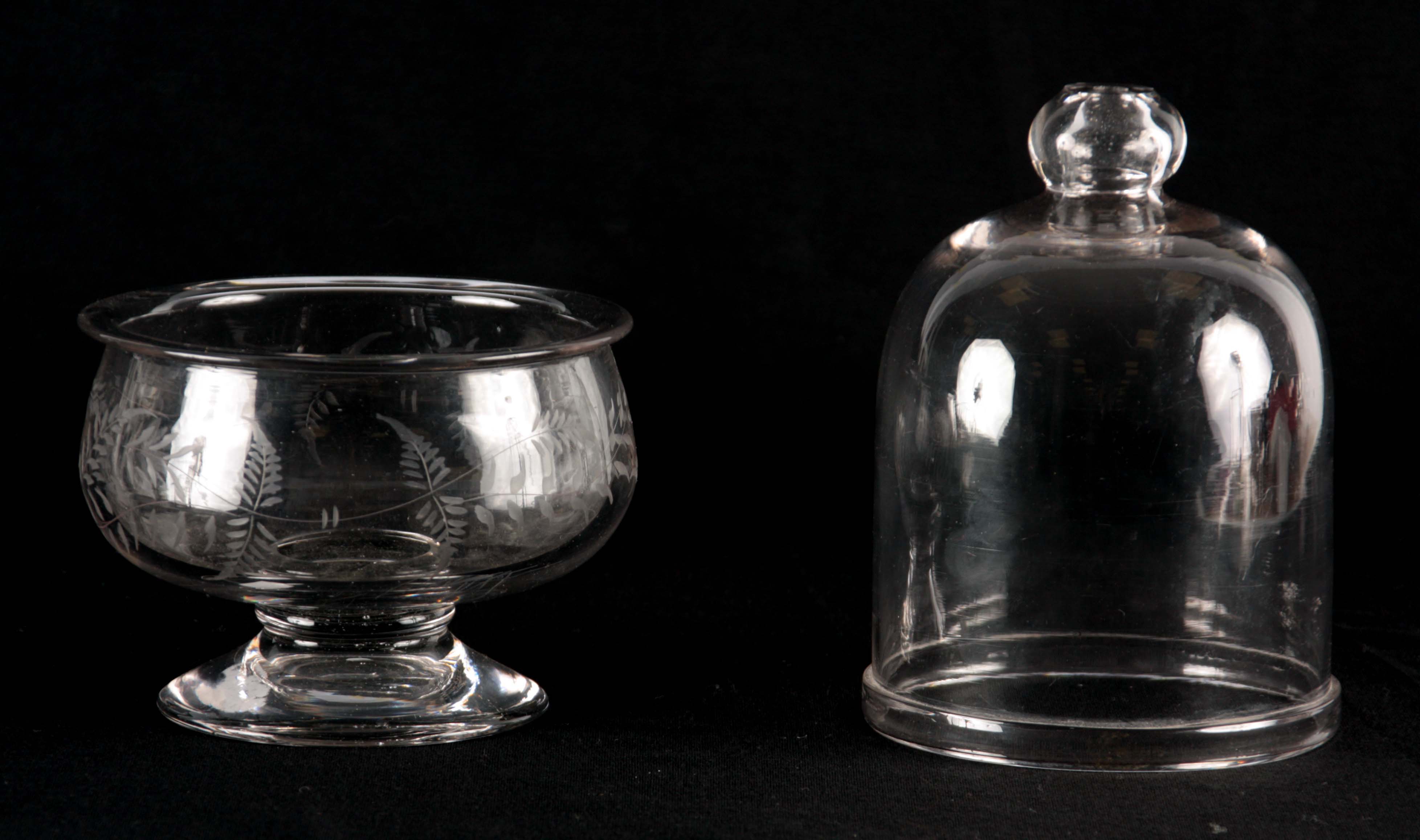 A GEORGIAN ETCHED GLASS BOWL ON STAND 10cm high, 13cm diameter, TOGETHER WITH AN ASSOCIATED GLASS