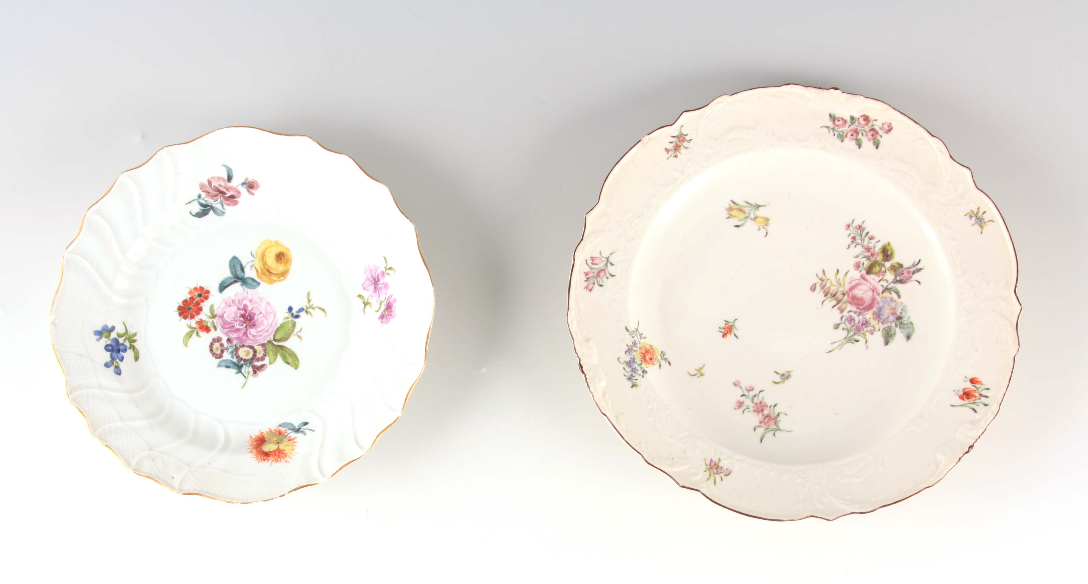 AN 18TH CENTURY SCALLOP EDGE MEISSEN SHALLOW DISH with moulded basketweave border painted