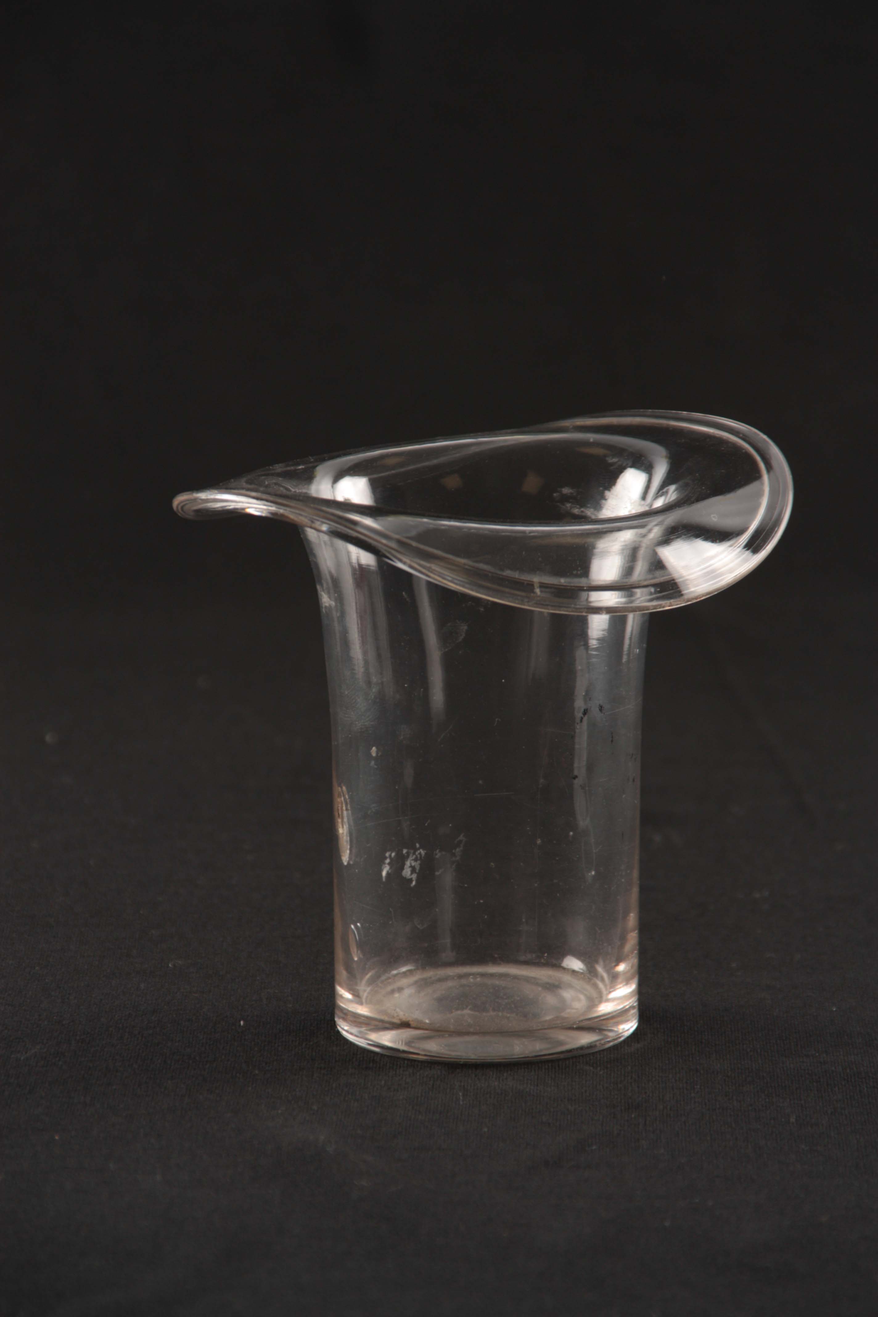 A GEORGIAN NOVELTY CLEAR GLASS MATCHSTICK HOLDER IN THE FORM OF A TOP HAT 11cm high. - Image 4 of 4