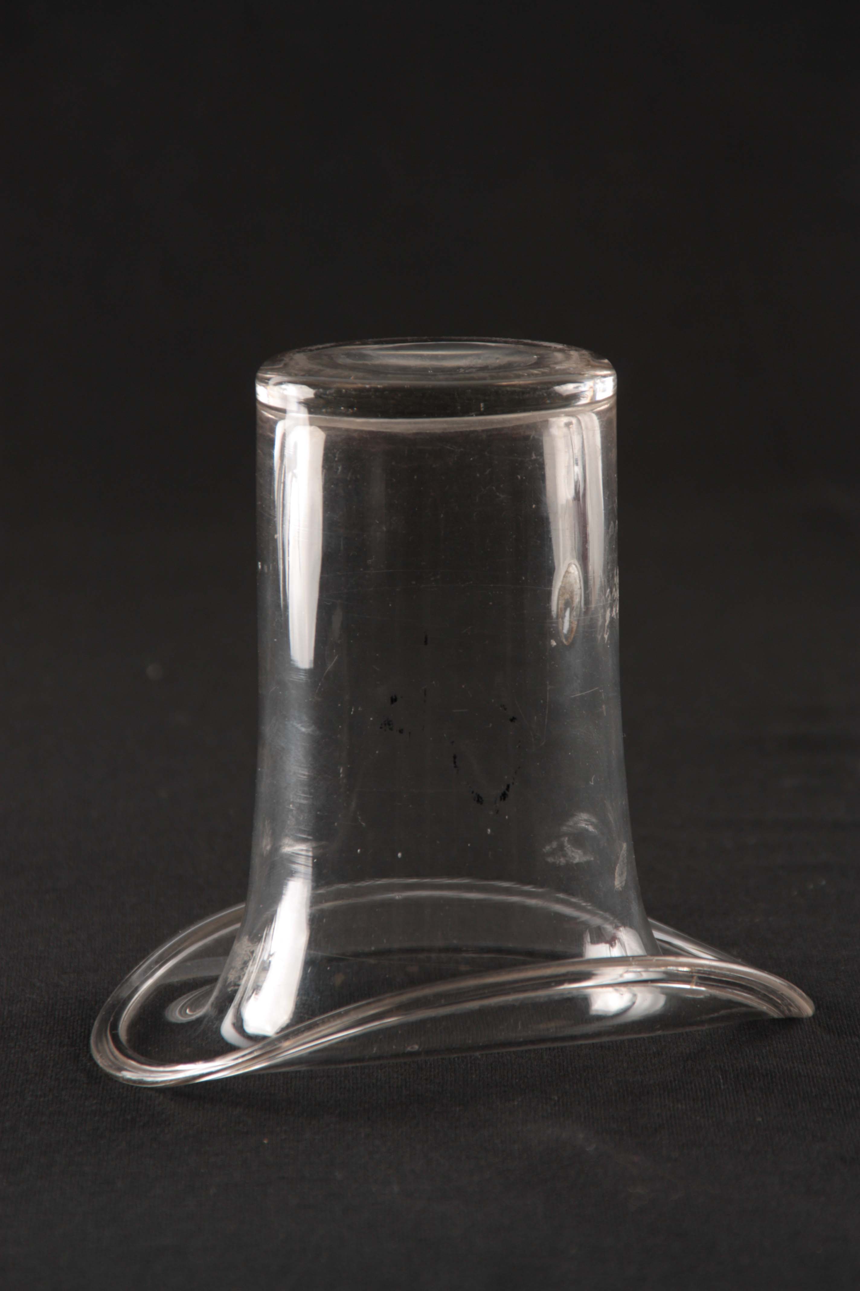 A GEORGIAN NOVELTY CLEAR GLASS MATCHSTICK HOLDER IN THE FORM OF A TOP HAT 11cm high. - Image 3 of 4