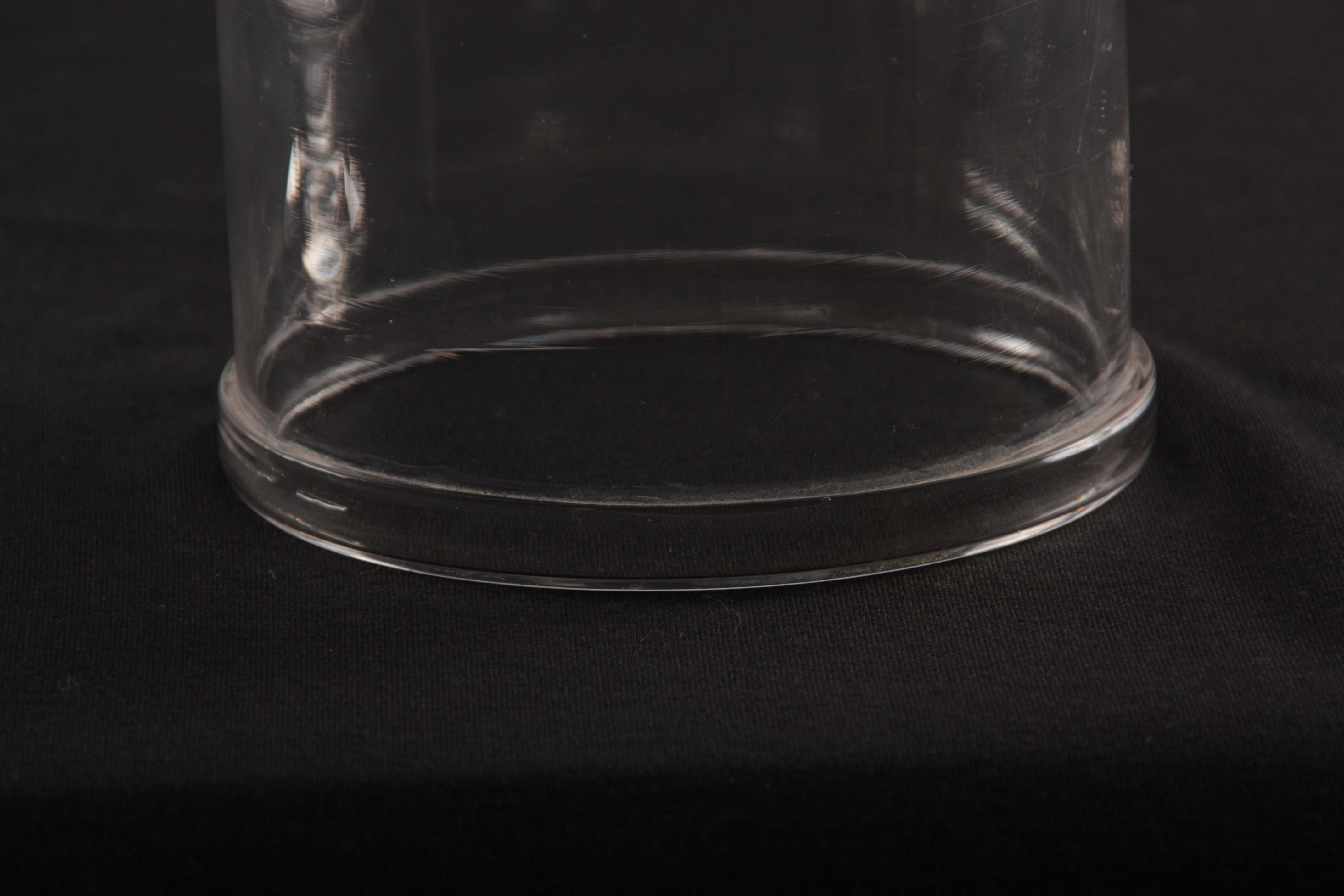 A GEORGIAN ETCHED GLASS BOWL ON STAND 10cm high, 13cm diameter, TOGETHER WITH AN ASSOCIATED GLASS - Image 5 of 5