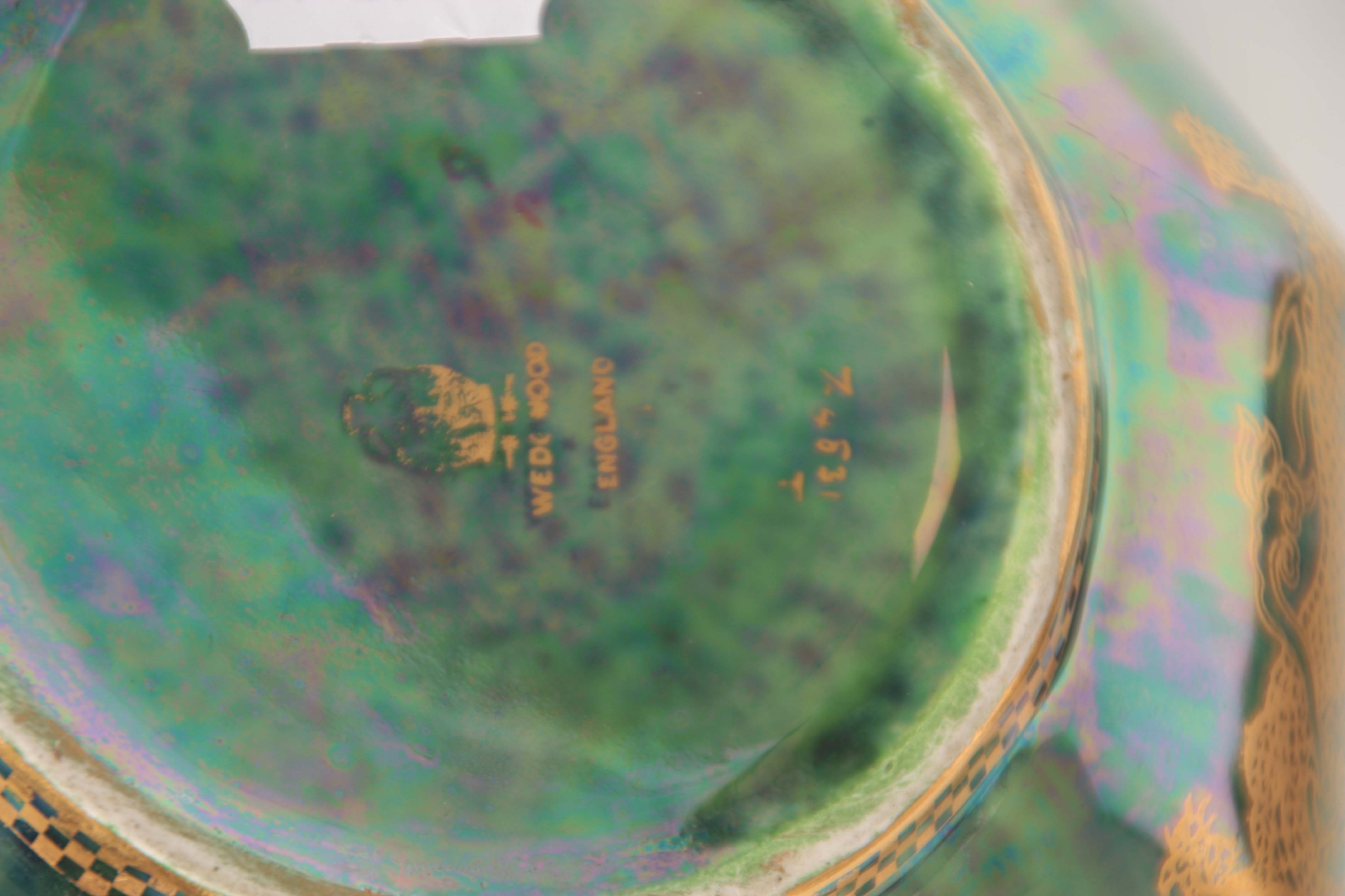 AN EARLY 20TH CENTURY WEDGWOOD FAIRYLAND GREEN LUSTRE BOWL of octagonal form decorated with oriental - Image 12 of 12