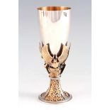 AN ELIZABETH II COMMEMORATIVE SILVER GILT GOBLET having mythical birds to the stem holding coats