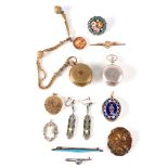 A COLLECTION OF VINTAGE JEWELLERY to include a micromosaic brooch, an enamel bar brooch, a natural