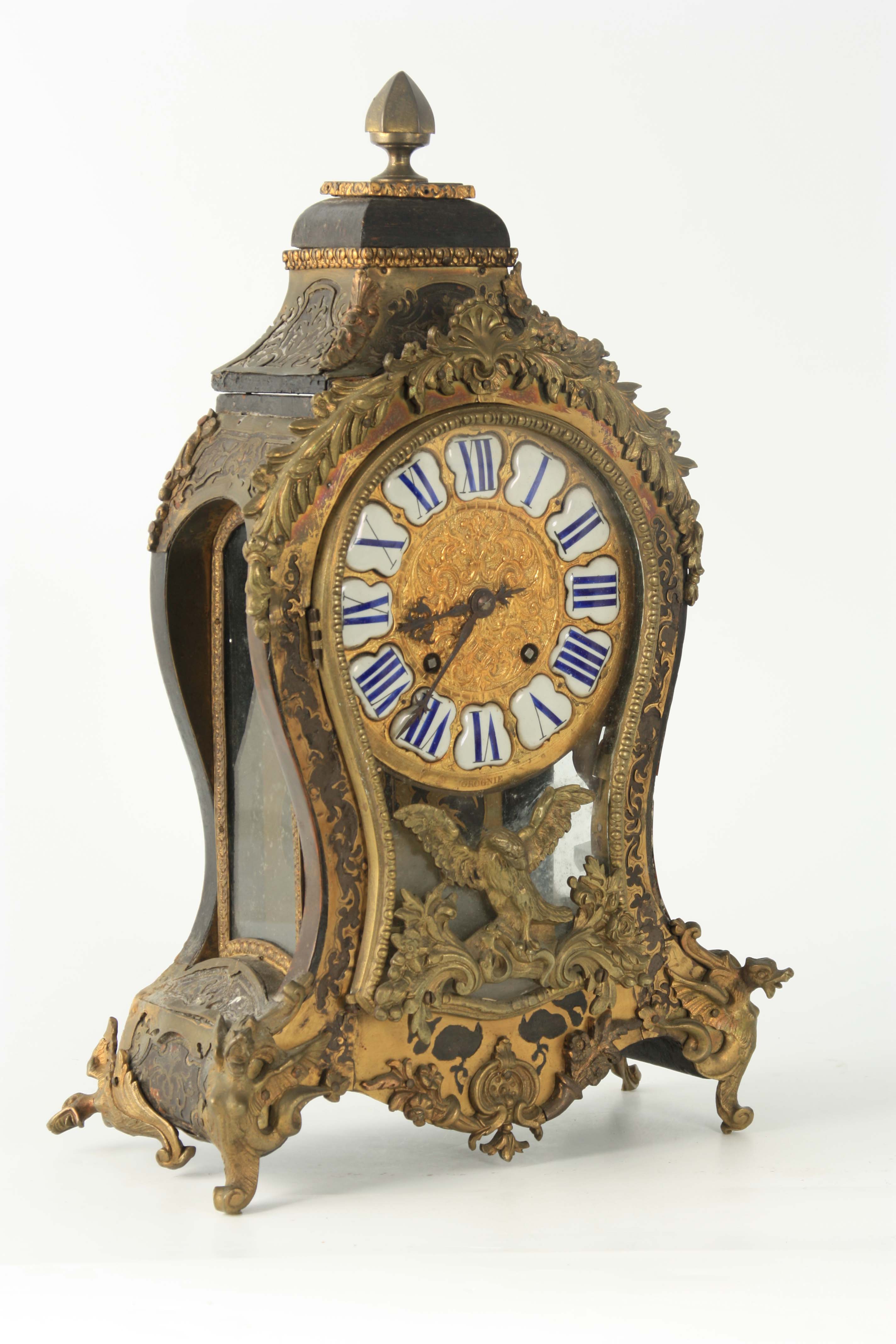 GROGNIE, A PARIS. AN EARLY 19TH CENTURY FRENCH CONTRA BOULLE MANTEL CLOCK the balloon-shaped case - Image 4 of 7