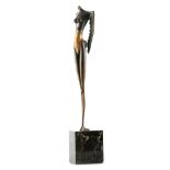 PAUL WUNDERLICH (1927 - 2010) AN ABSTRACT BRONZE SCULPTURE "KLEIN NIKE" mounted on a square veined