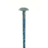 A LATE 19TH/EARLY 20TH CENTURY LAPIS LAZULI LADIES WALKING CANE of tapered form with spiral carved
