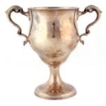 A LATE 18TH CENTURY IRISH SILVER LOVING CUP DUBLIN DATED 1795 of shaped form with coat of arms to