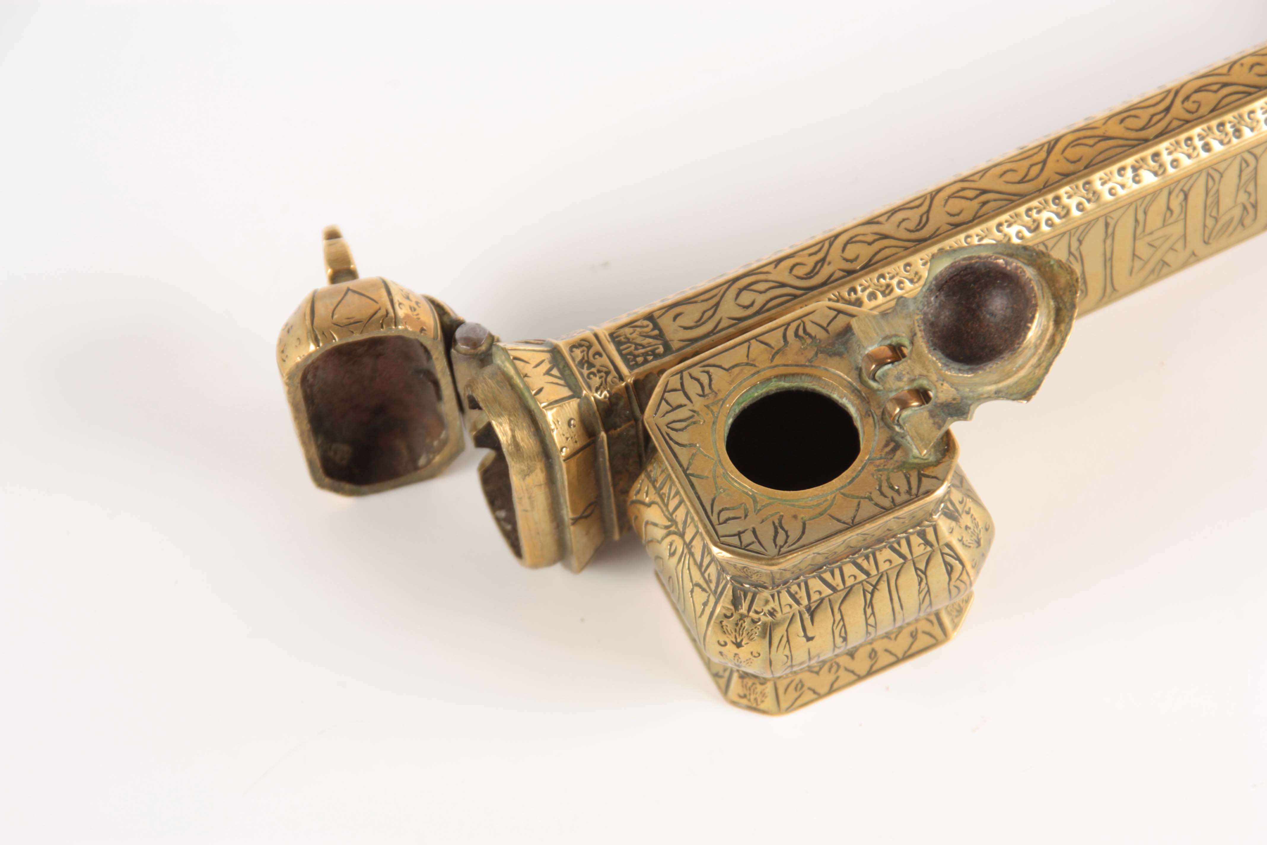 A 19TH CENTURY SIGNED MIDDLE EASTERN BRASS INKWELL QALAMDAN with Arabic calligraphy to the sides. - Image 4 of 4