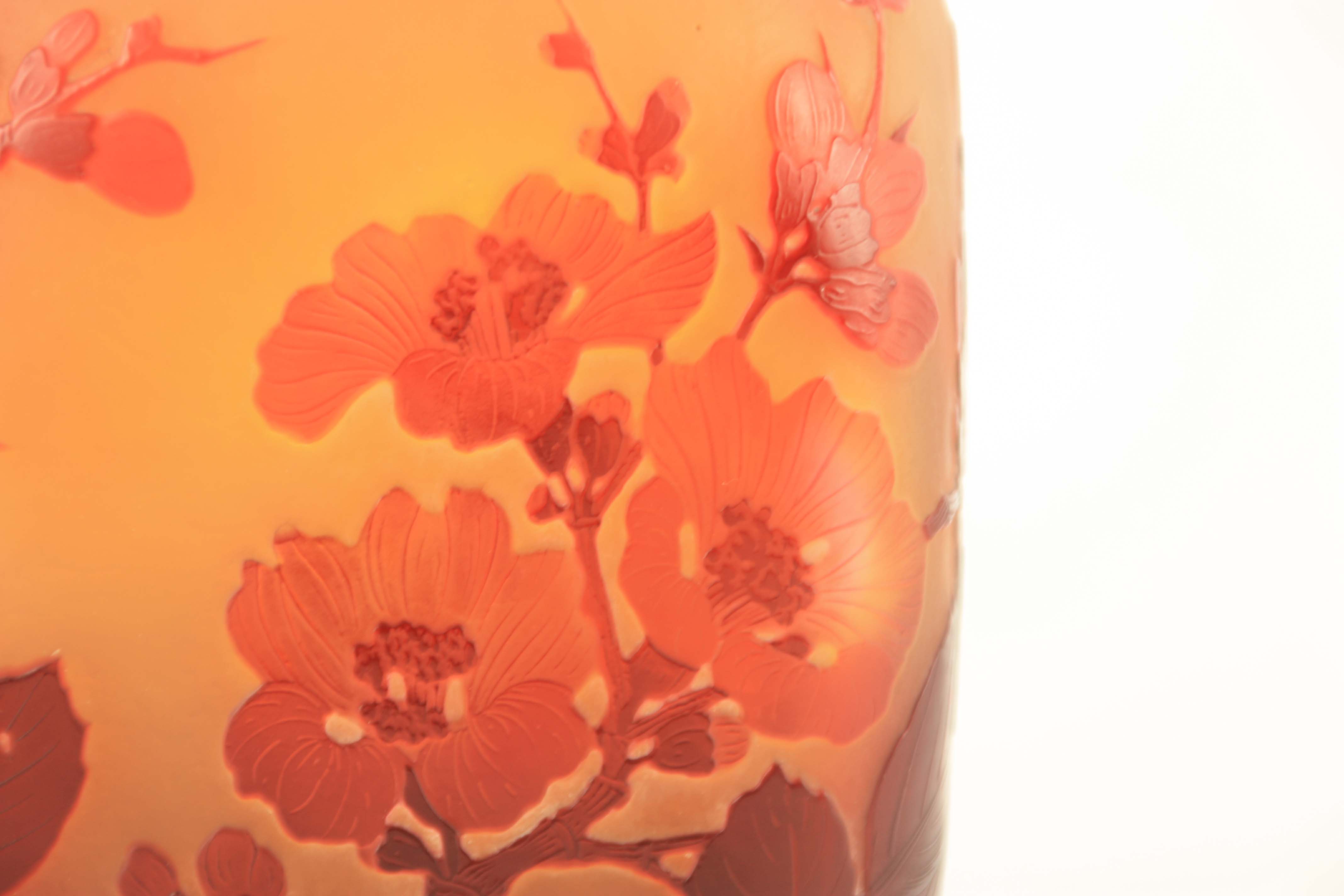 GALLE. AN EARLY 20TH CENTURY GLASS CAMEO VASE of square shape with floral overlay and raised - Image 5 of 5