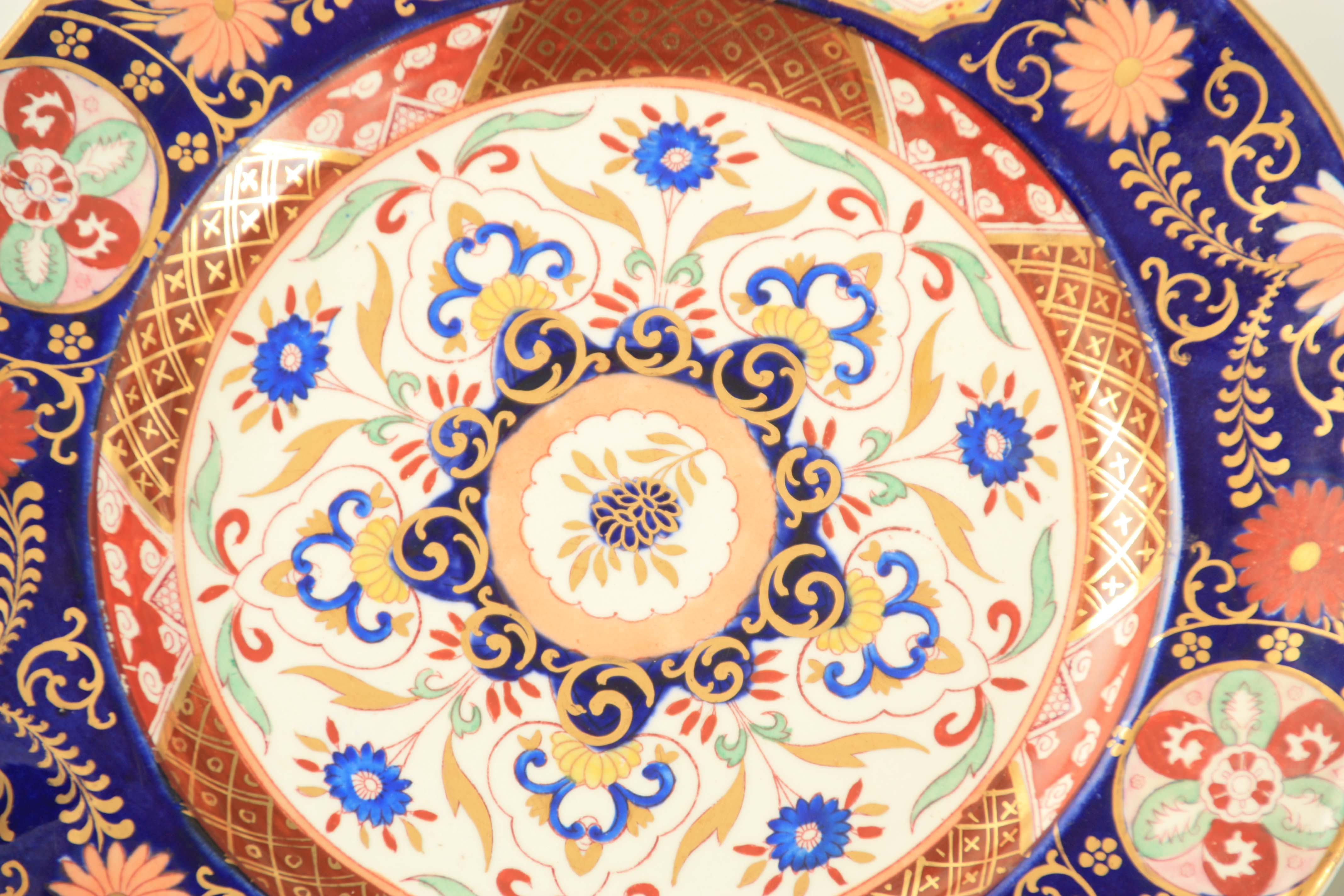 A 19TH CENTURY ASHWORTH BROs REAL IRONSTONE CHINA PART DINNER SERVICE comprising five plates of - Image 5 of 8