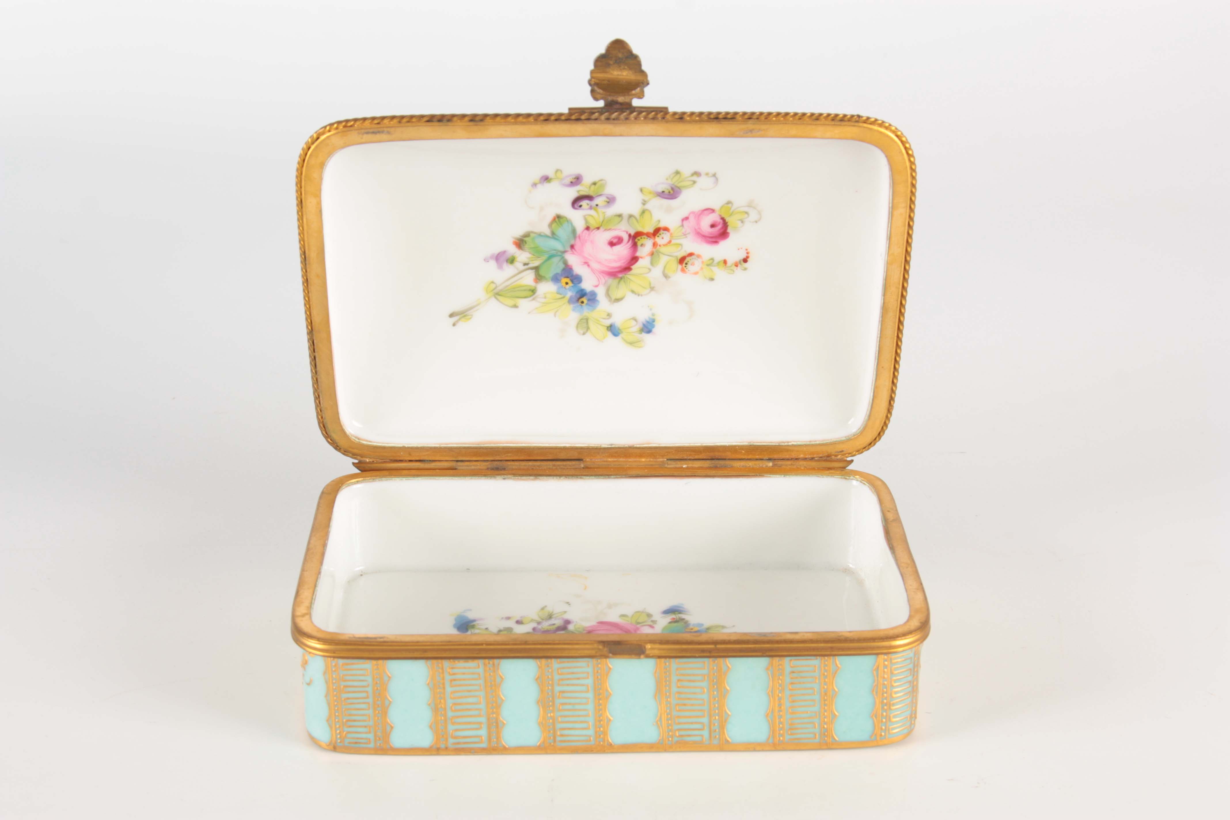 A LATE 19TH CENTURY FRENCH PORCELAIN DRESSING TABLE BOX with ormolu mounts on a turquoise ground - Image 5 of 9