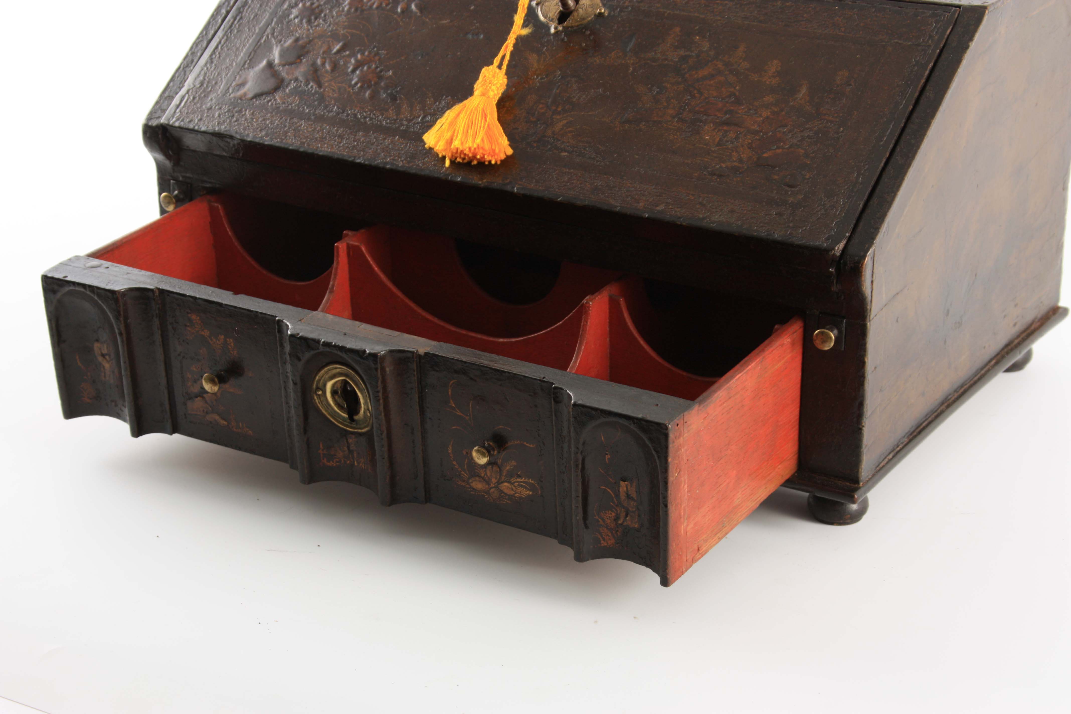 A WILLIAM AND MARY CHINOISERIE LACQUERED TABLE BUREAU with angled fall revealing a fitted stepped - Image 2 of 5