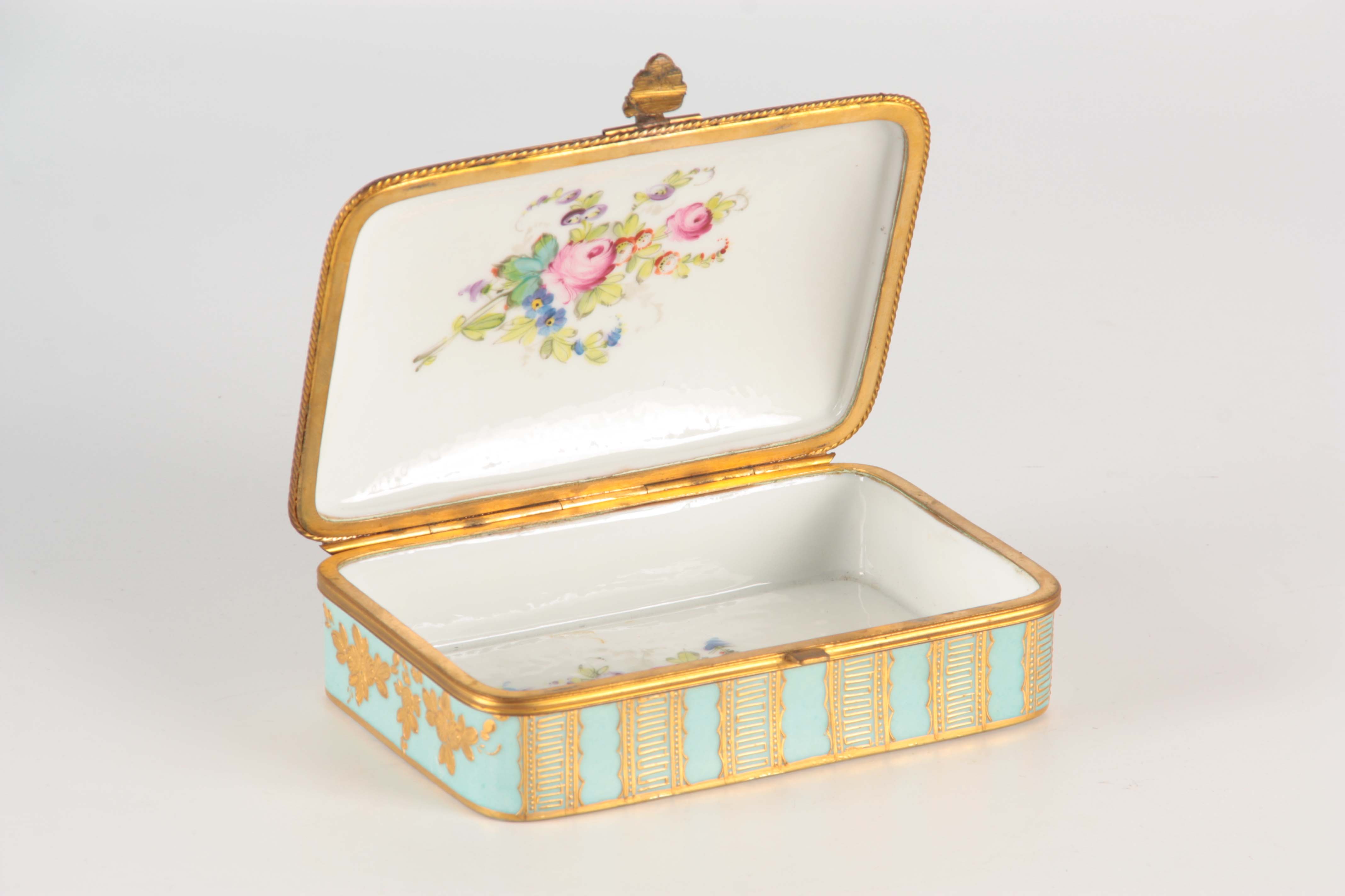 A LATE 19TH CENTURY FRENCH PORCELAIN DRESSING TABLE BOX with ormolu mounts on a turquoise ground - Image 8 of 9