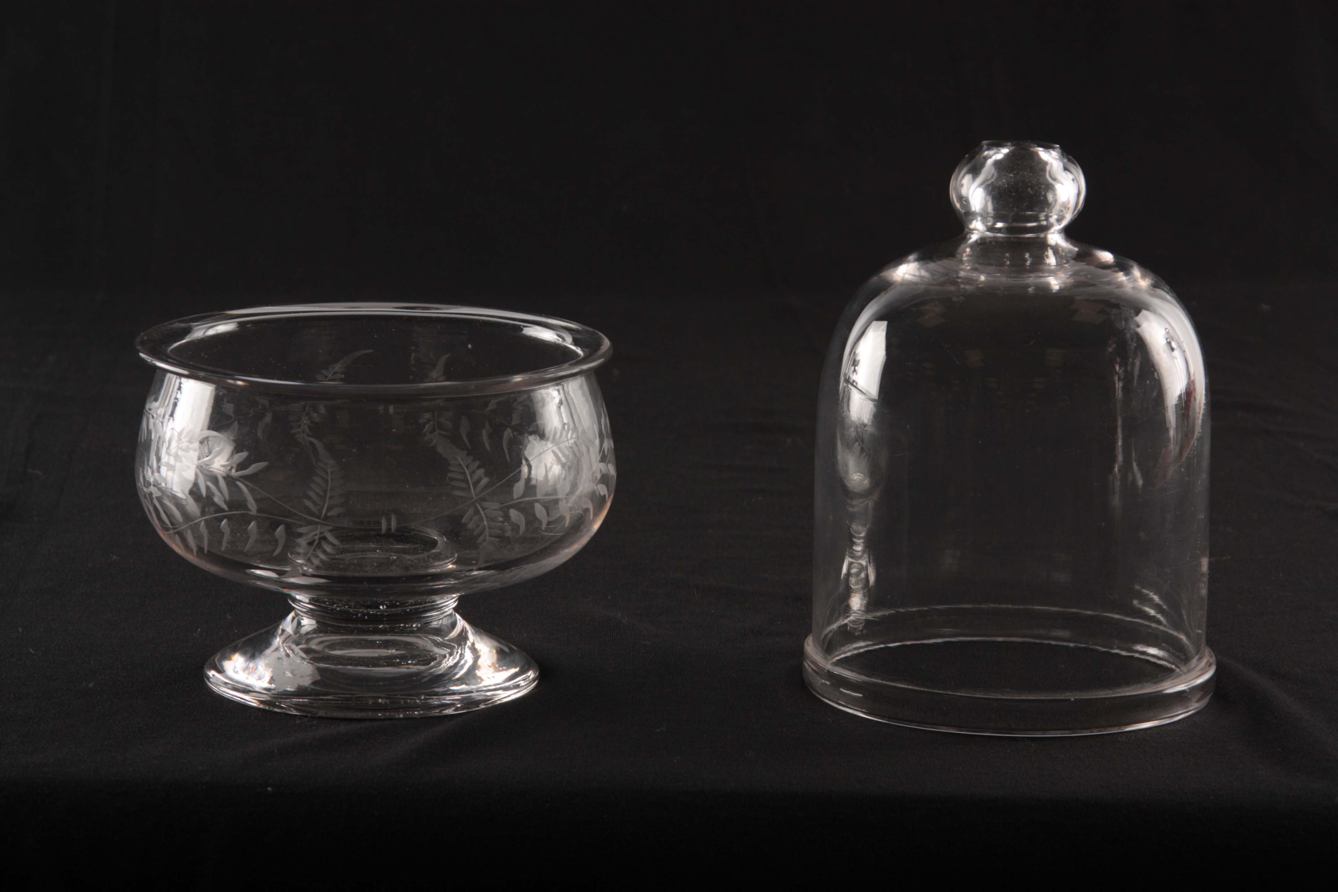 A GEORGIAN ETCHED GLASS BOWL ON STAND 10cm high, 13cm diameter, TOGETHER WITH AN ASSOCIATED GLASS - Image 2 of 5