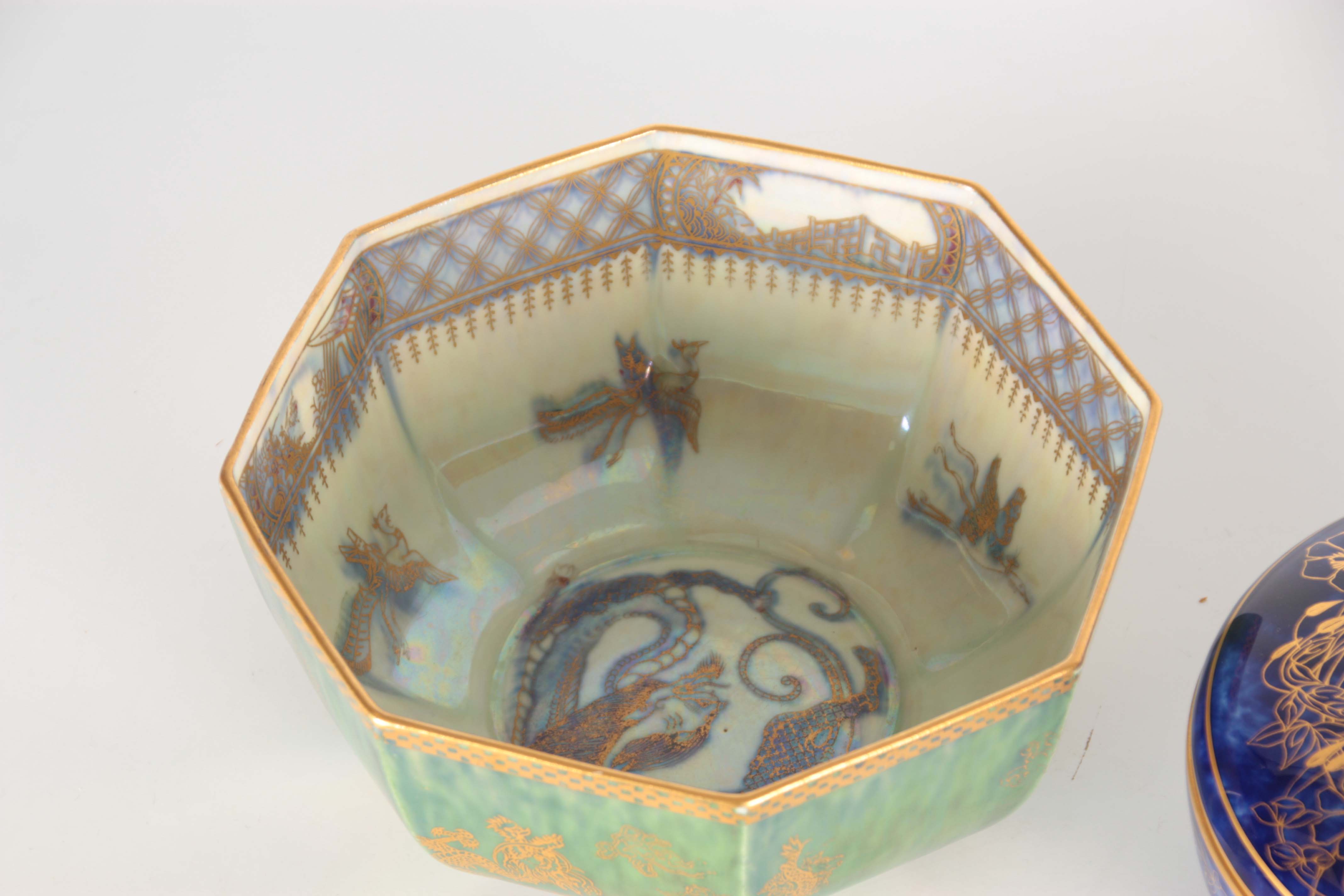 AN EARLY 20TH CENTURY WEDGWOOD FAIRYLAND GREEN LUSTRE BOWL of octagonal form decorated with oriental - Image 7 of 12