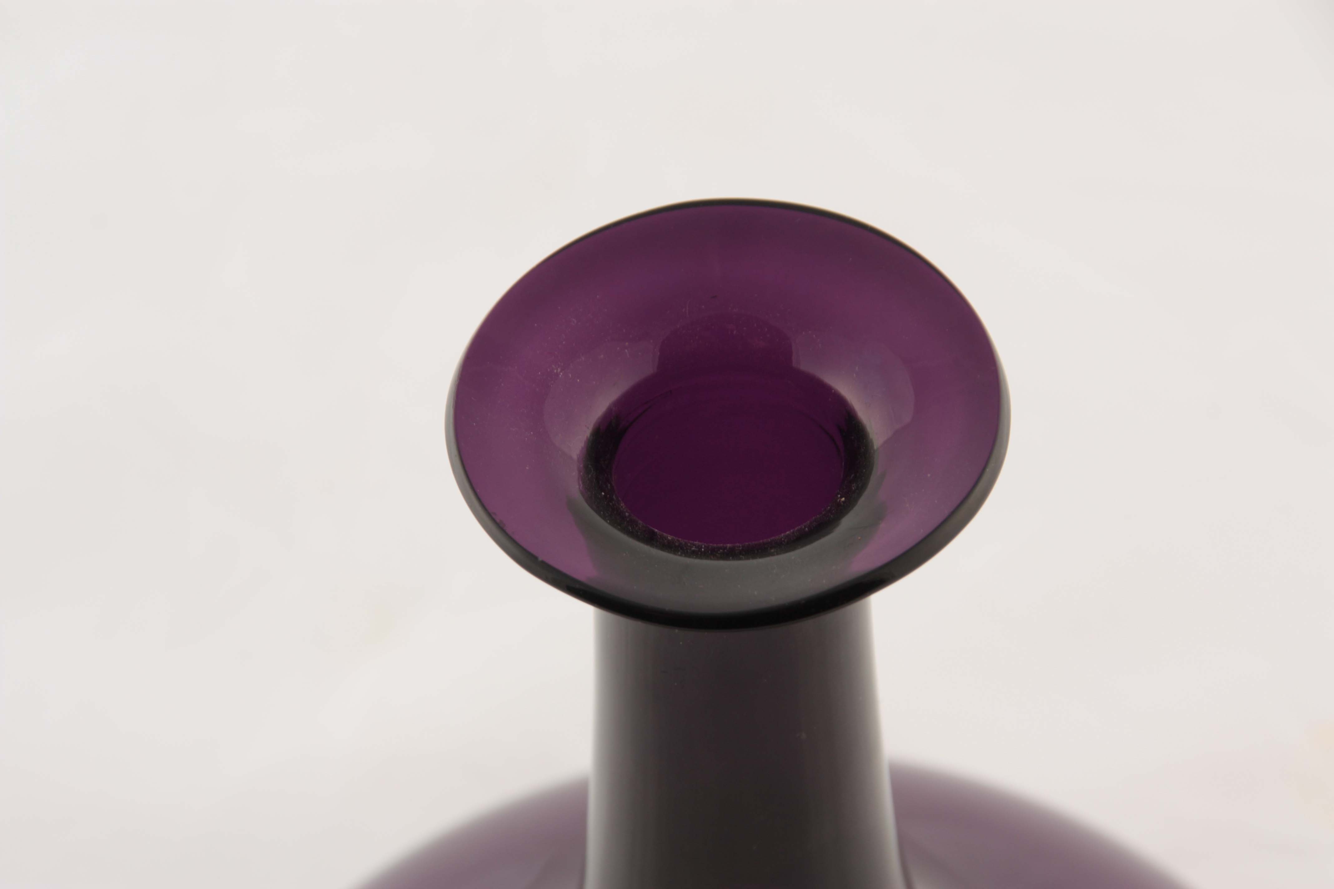 AN AMETHYST GLASS PORT DECANTER WITH SILVER METAL STOPPER of square form with silver metal mounted - Image 2 of 3