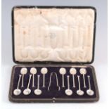 A GEORGE V CASED SET OF TWELVE "HAMMERHEAD" TEASPOONS AND TONGS by Cooper Bros, Sheffield 1915,