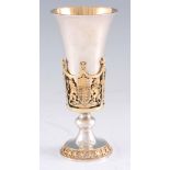 AN ELIZABETH II COMMEMORATIVE SILVER GILT GOBLET having coat of arms within a crown setting and