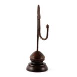 AN 18TH/19TH CENTURY RUSH LIGHT having a hinged wrought iron stand on turned wood base 28cm high