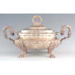 A LARGE GEORGE IV SILVER SOUP TUREEN AND COVER having a domed gadrooned lid on a squat bulbous