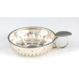 A LATE 19TH CENTURY FRENCH SILVER TASTEVIN with shellwork pattered body, by Louis Ravinet &