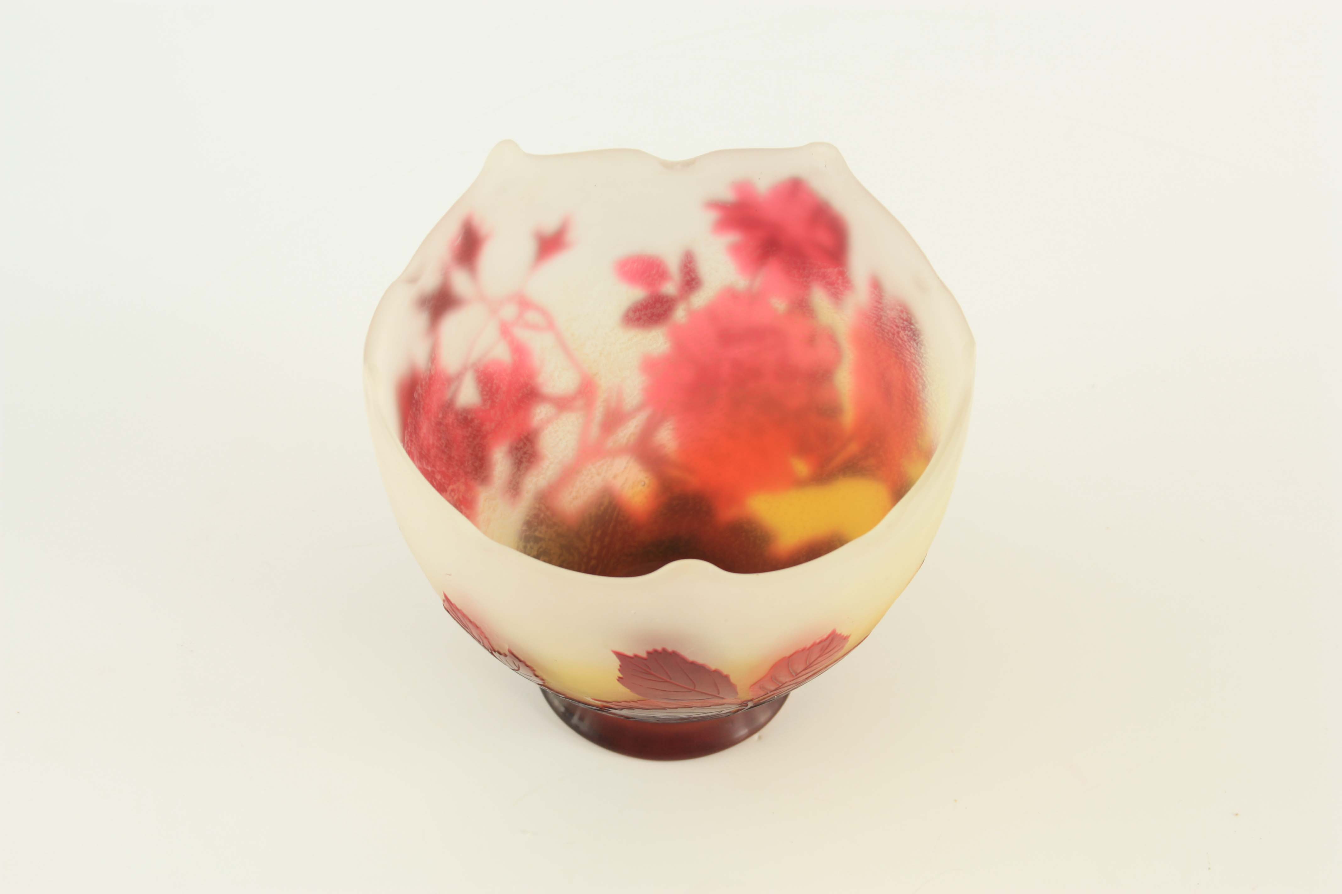 EMILE GALLE. A THREE COLOUR CAMEO GLASS VASE CIRCA 1900 with original Galle label to the - Image 2 of 5