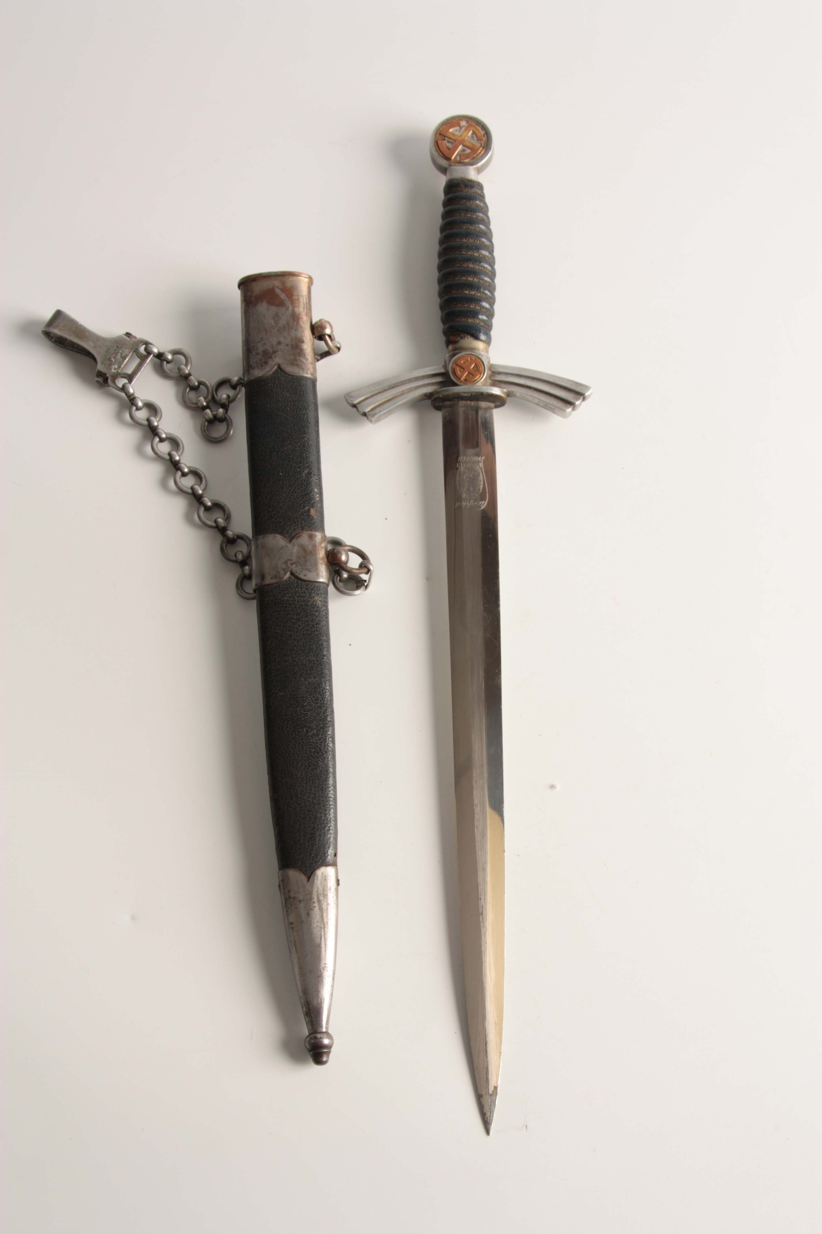 A 20TH CENTURY 1ST MODEL LUFTWAFFE DAGGER BY SIEGFRIED WAFFEN with a straight double-edged blade, - Image 3 of 4