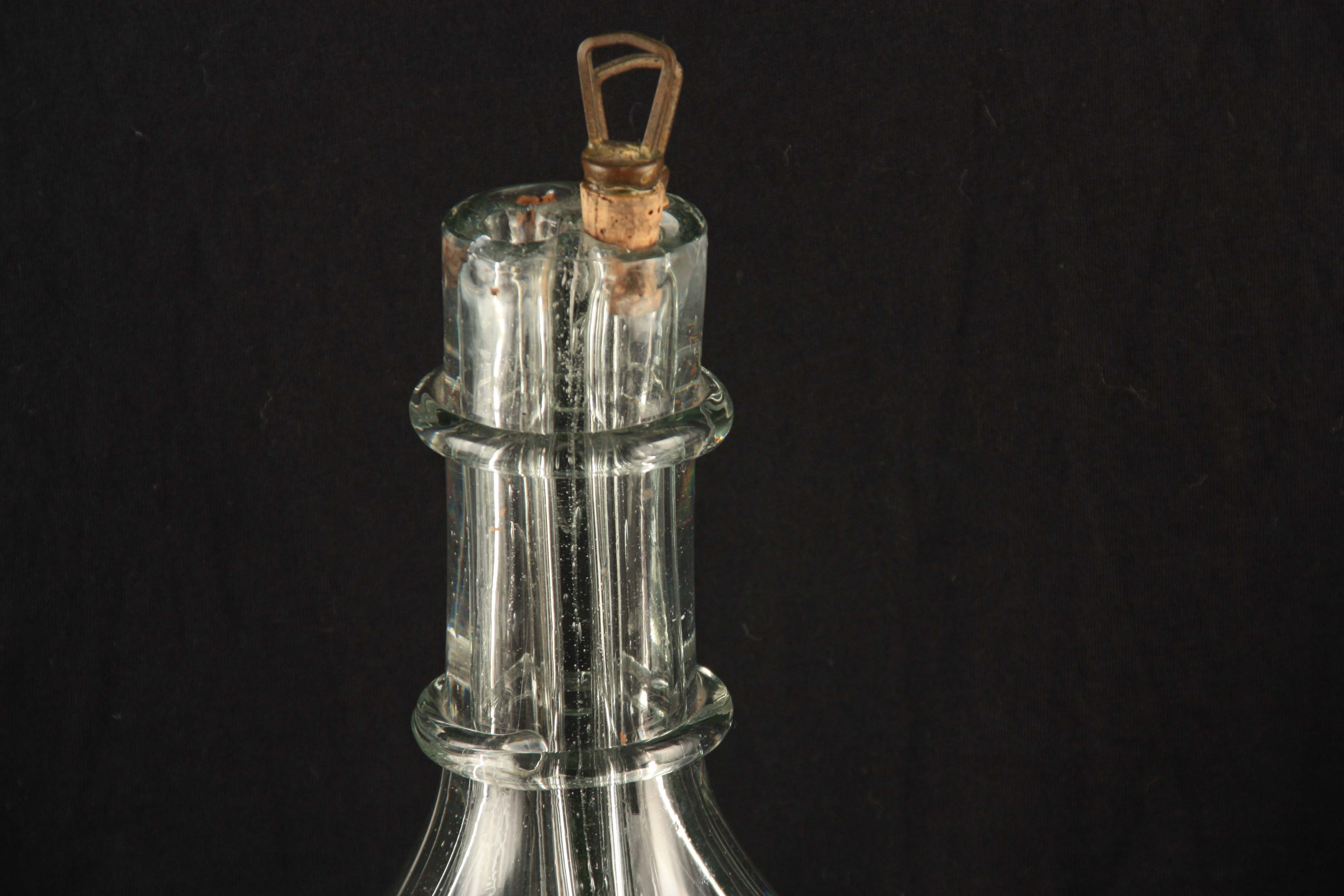 A 19TH CENTURY FAIT MAIN FRENCH FOUR CHAMBER LIQUOR DECANTER WITH CORKED STOPPERS of footed - Image 5 of 6