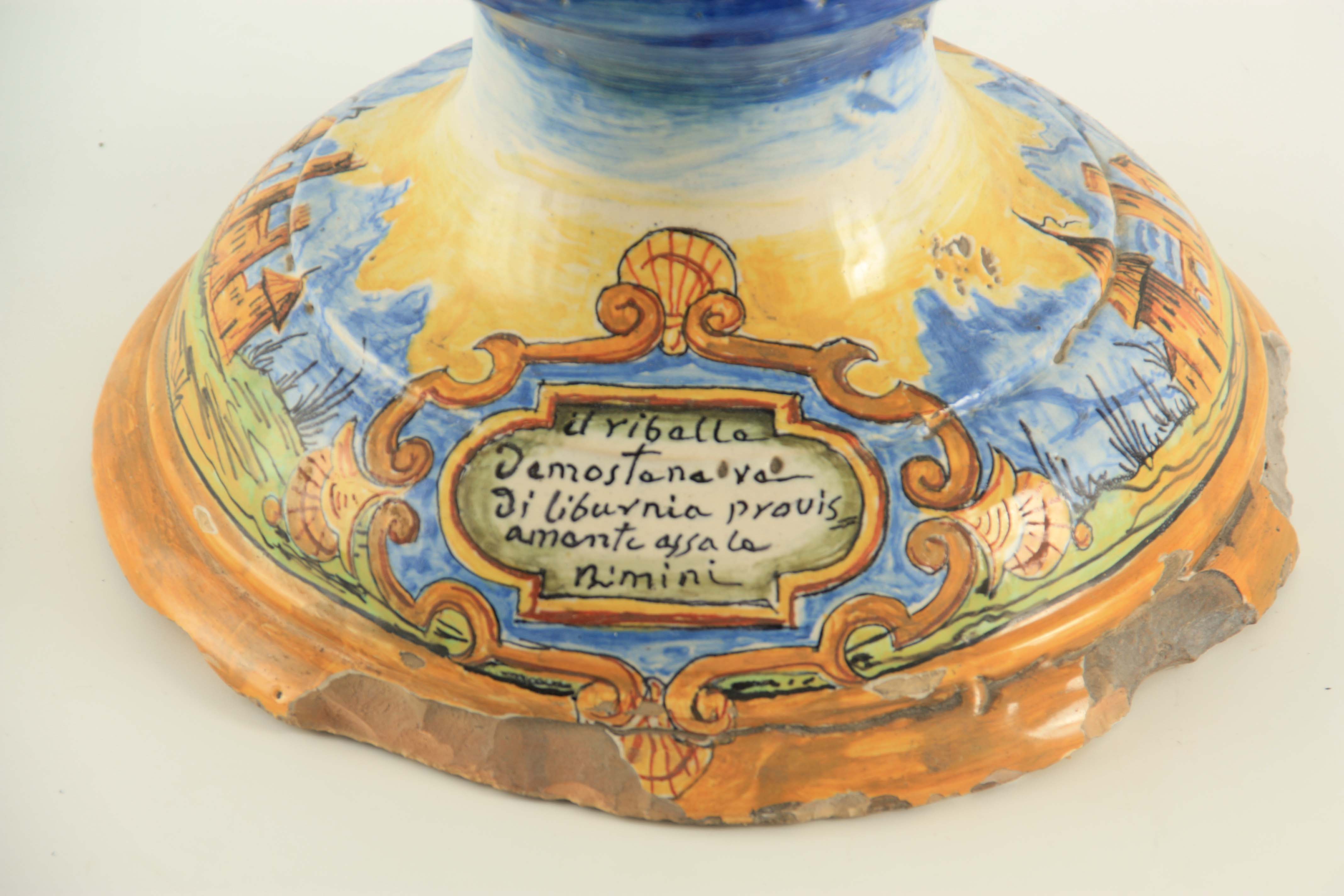 A LATE 19TH CENTURY ITALIAN MAJOLICA PEDESTAL VASE ATTRIBUTED TO CANTAGALLI with winged cherub - Image 4 of 7