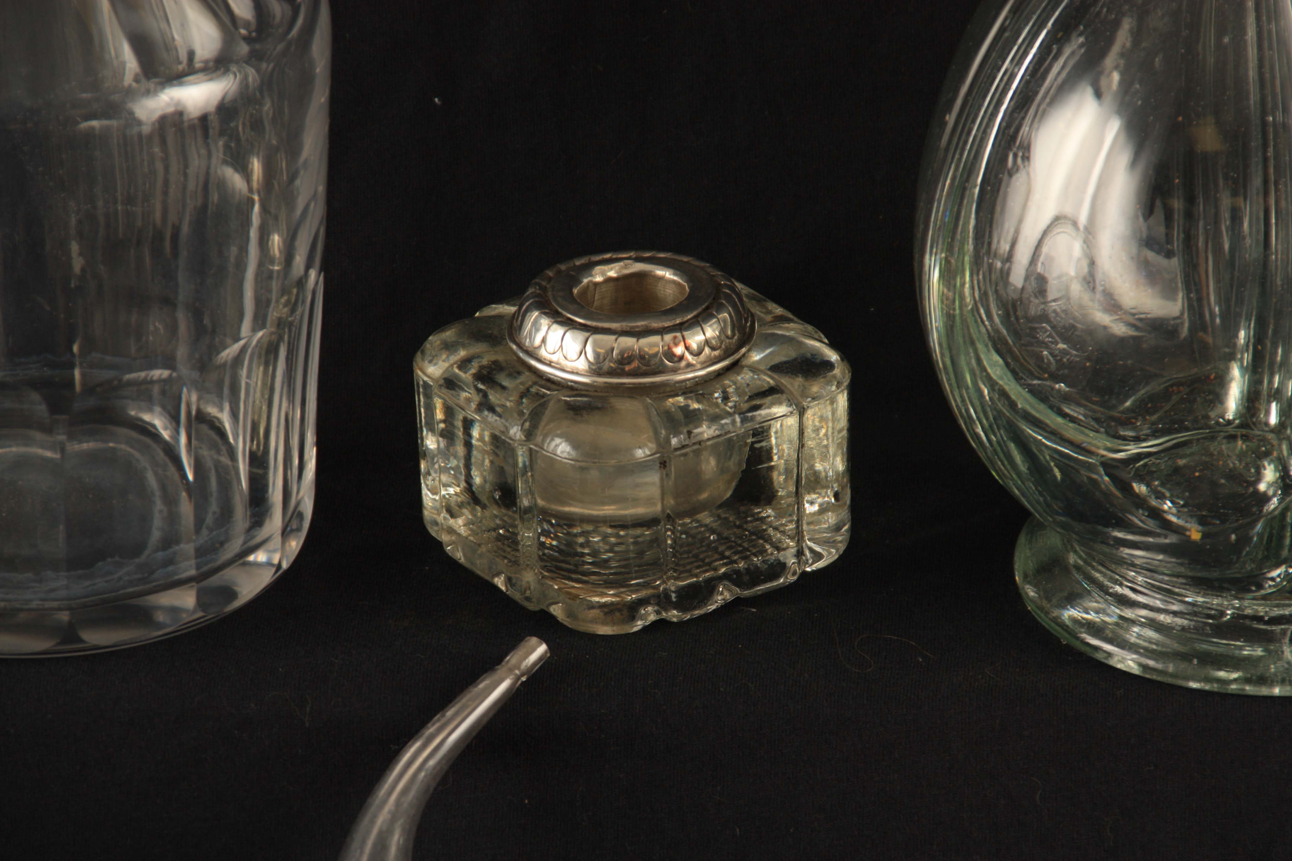 A 19TH CENTURY FAIT MAIN FRENCH FOUR CHAMBER LIQUOR DECANTER WITH CORKED STOPPERS of footed - Image 6 of 6