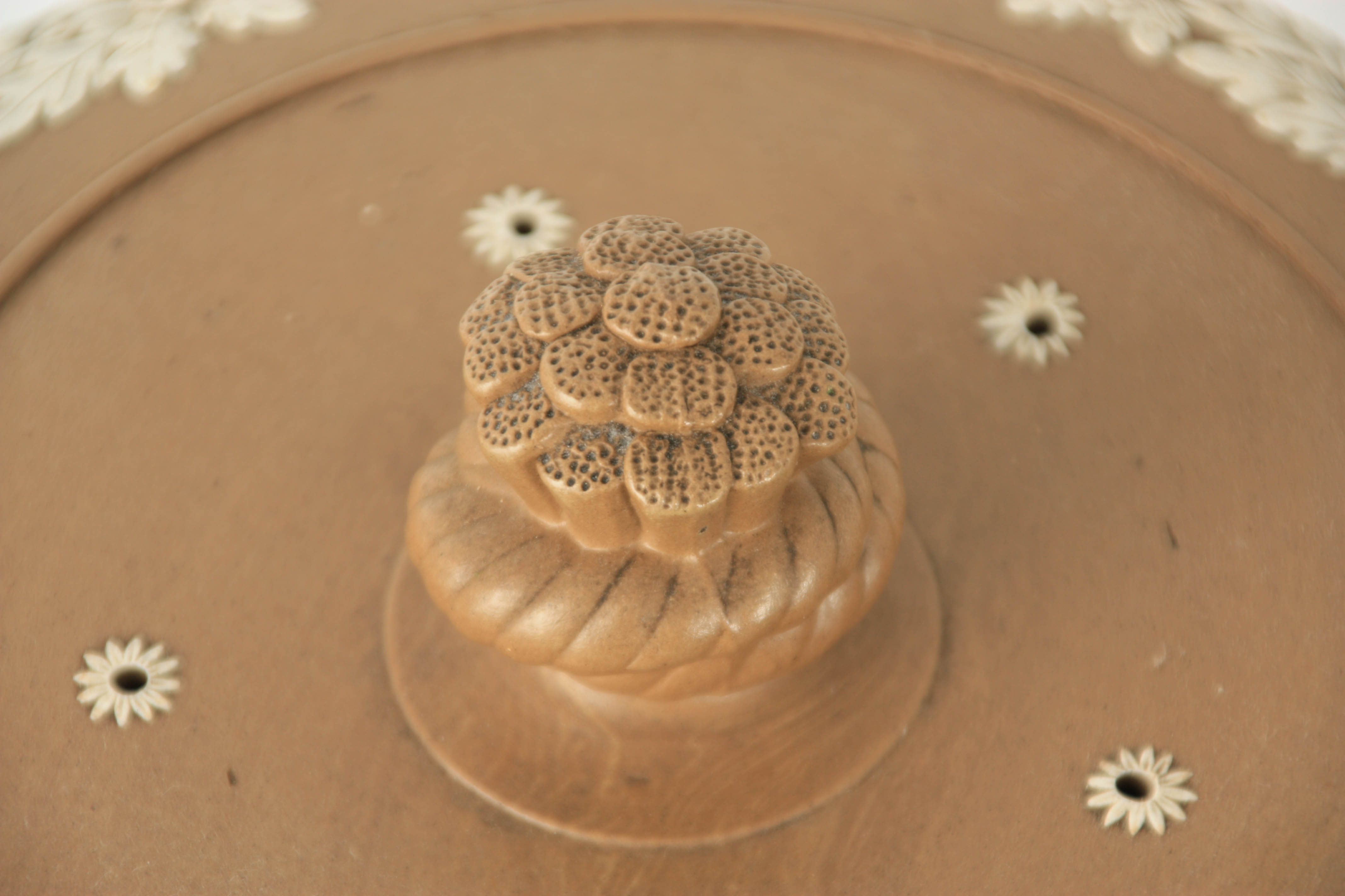 A WEDGWOOD/ADAMS STYLE OVERSIZED BEIGE GROUND WHITE JASPERWARE CHEESE BELL AND COVER decorated - Image 5 of 7