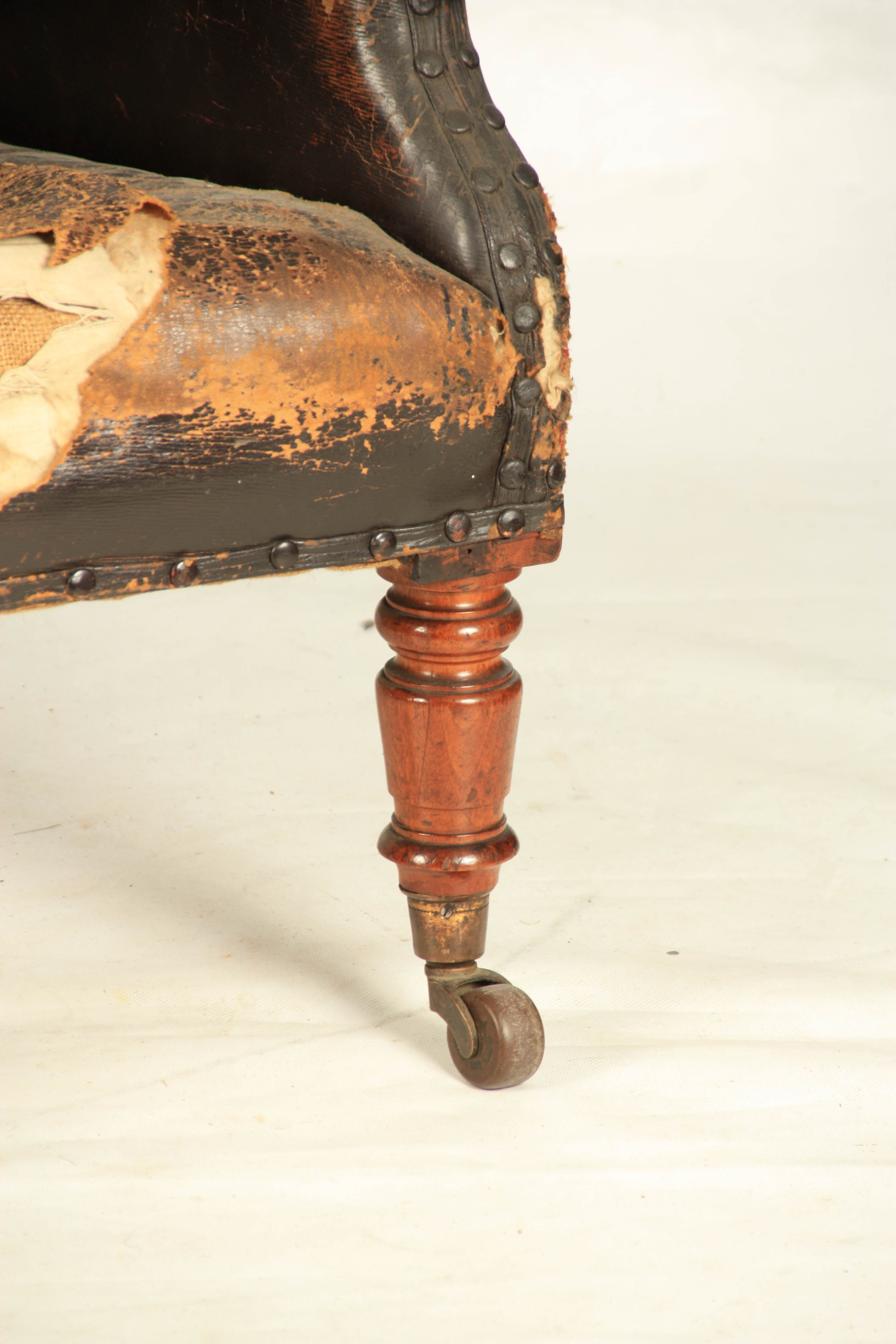 A LATE REGENCY BUTTON UPHOLSTERED LEATHER LIBRARY CHAIR with shaped button back and mahogany - Image 3 of 8