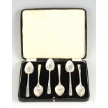 A CASED SET OF SIX GEORGE VI SILVER GRAPEFRUIT SPOONS hallmarked - Sheffield 1939 by H Samuel