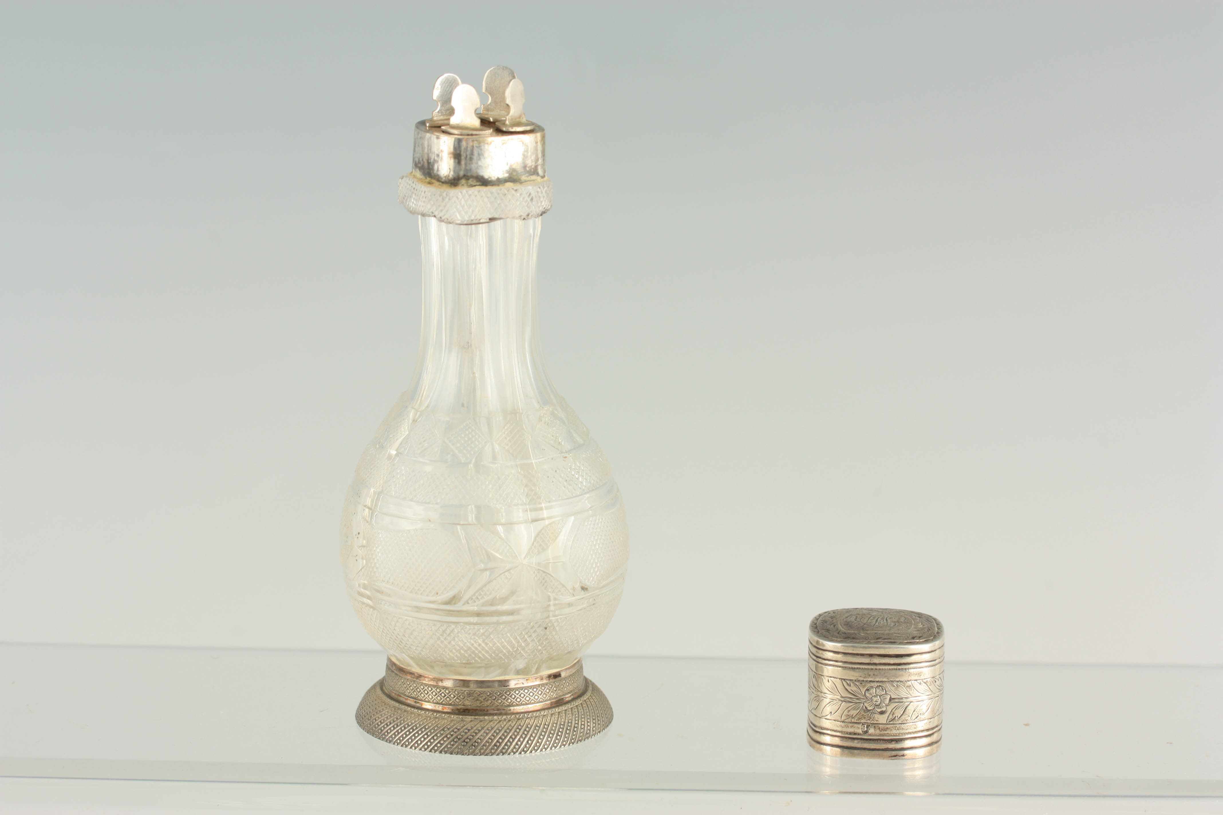 A 19TH CENTURY CONTINENTAL SILVER MOUNTED FOUR-WAY DRESSING TABLE BOTTLE DECANTER with finely cut - Image 7 of 10