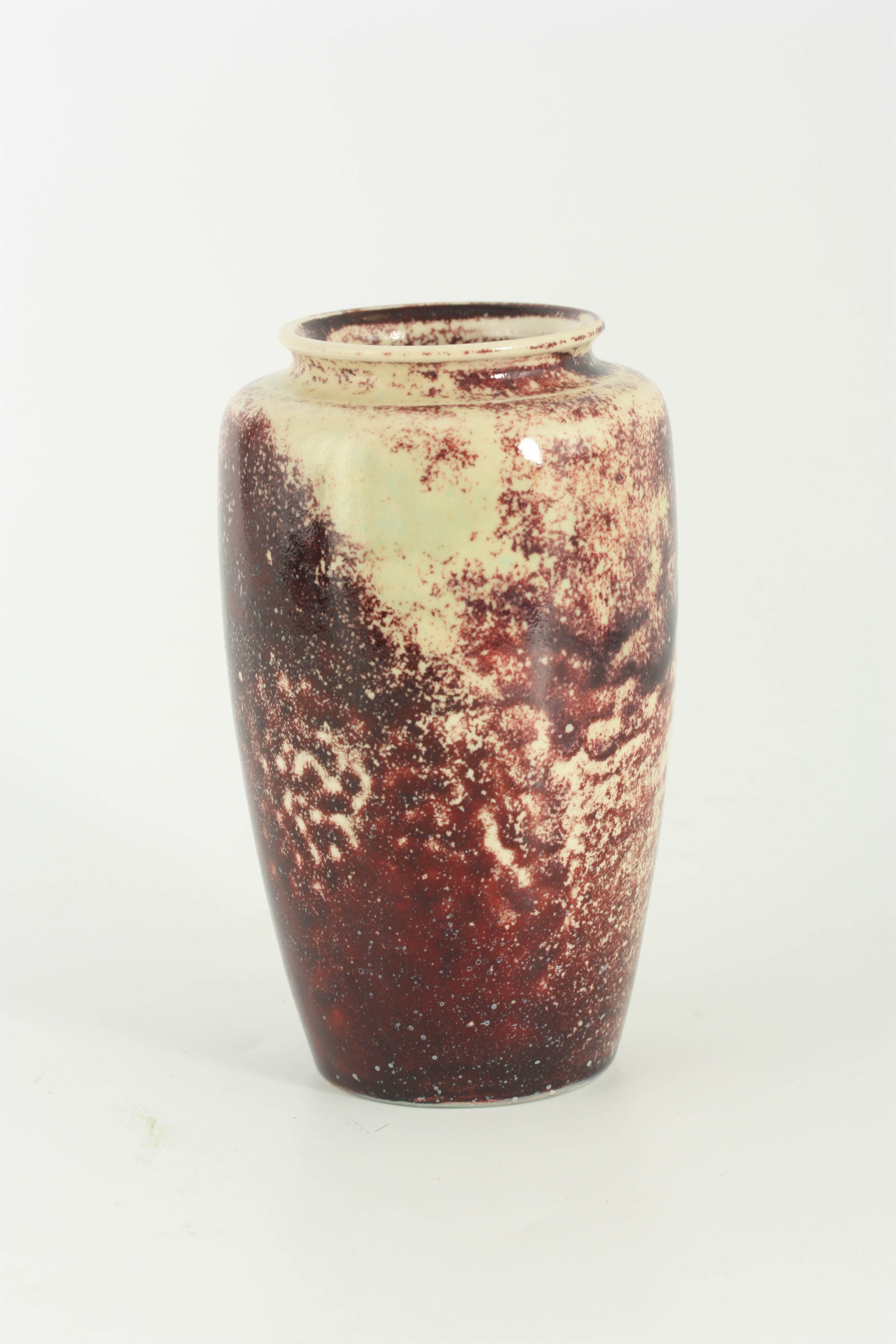 A RUSKIN HIGH FIRED CERAMIC VASE - stamped to the base Ruskin England numbered 1823 15cm high - Image 4 of 6