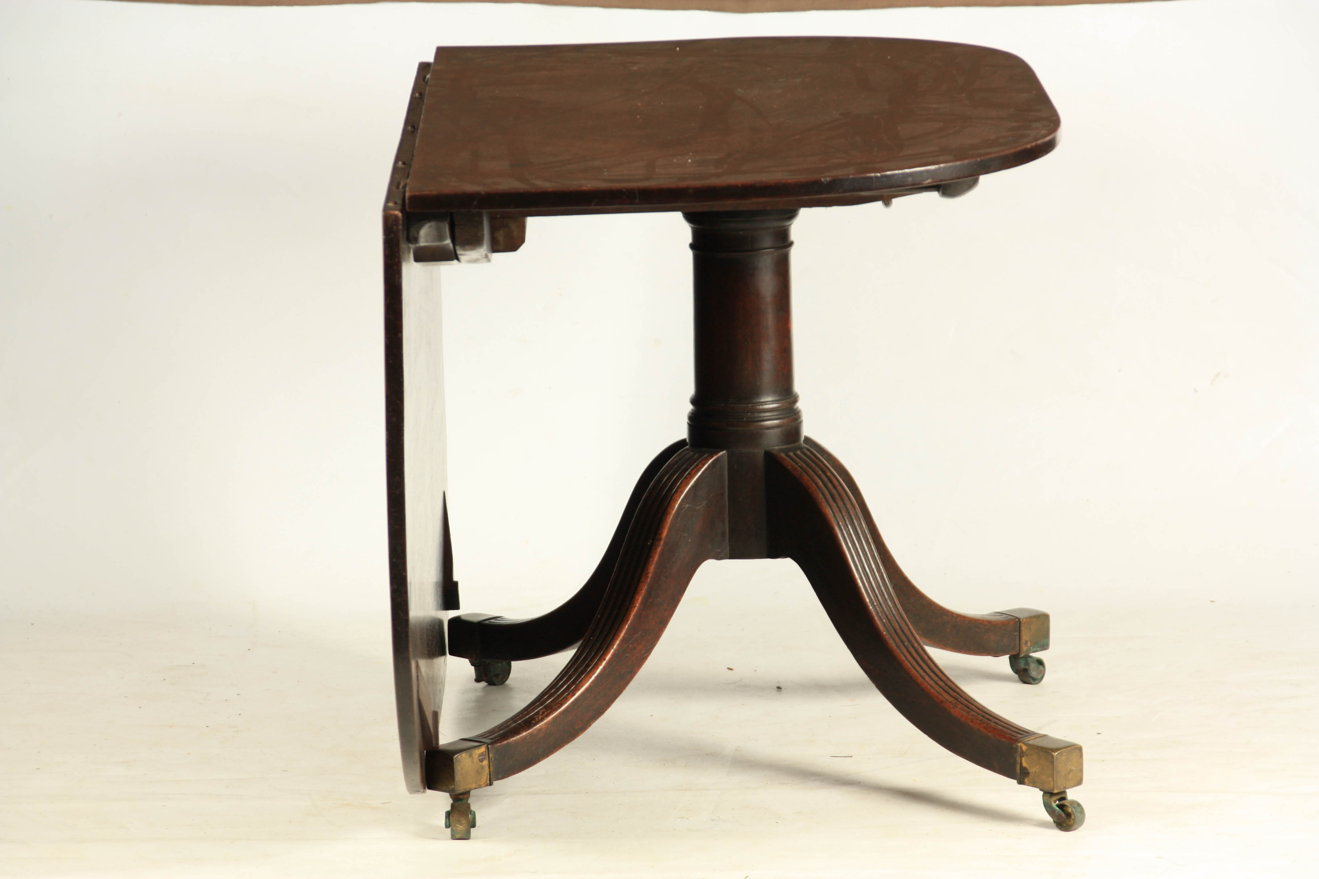 AN UNUSUAL MID 18TH CENTURY DROP LEAF PEDESTAL DINING TABLE with two-section top one being - Image 8 of 12