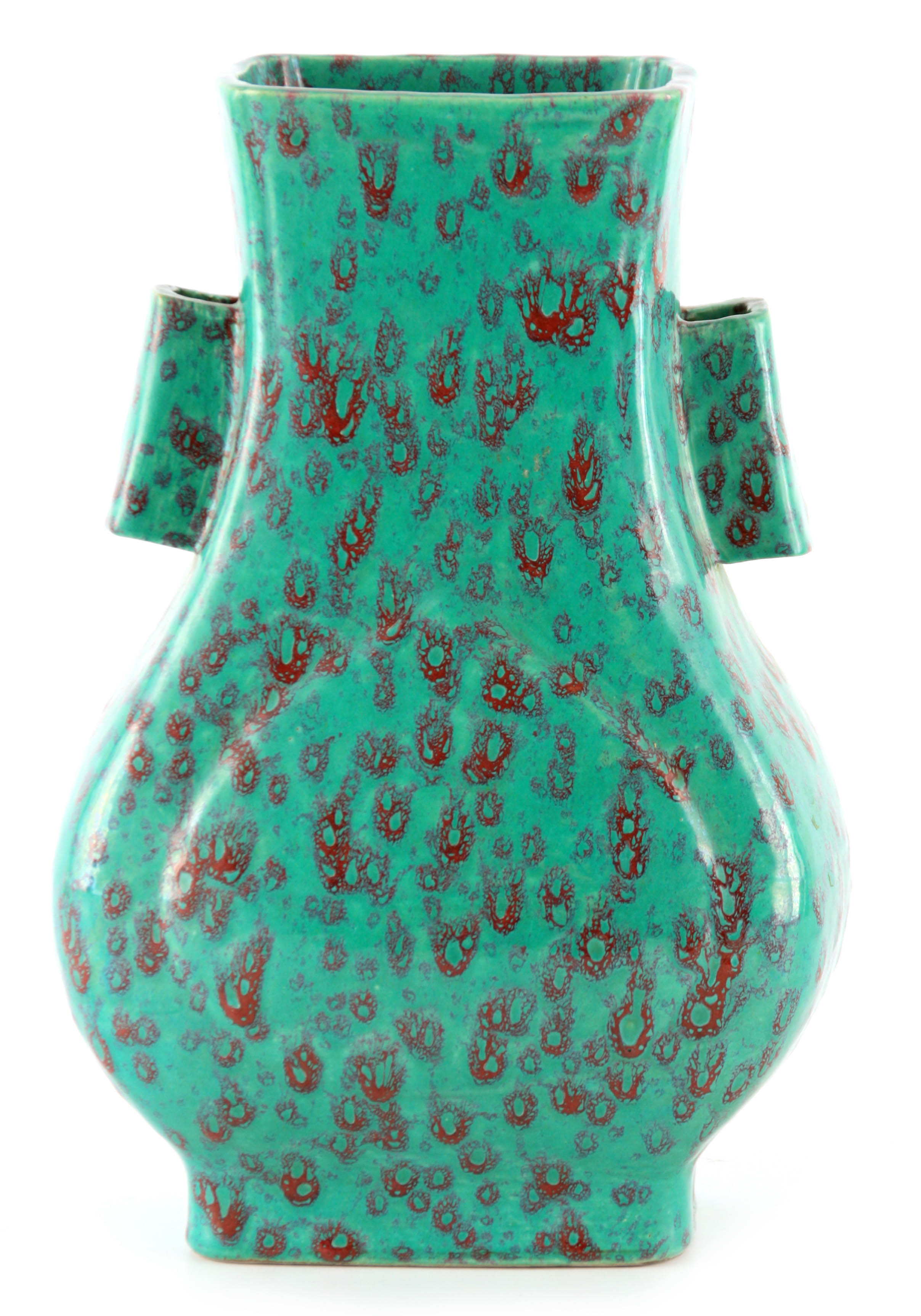 A CHINESE SQUARE SHAPED PORCELAIN VASE WITH TURQUOISE AND SPLASHED RED GLAZE - signed with character