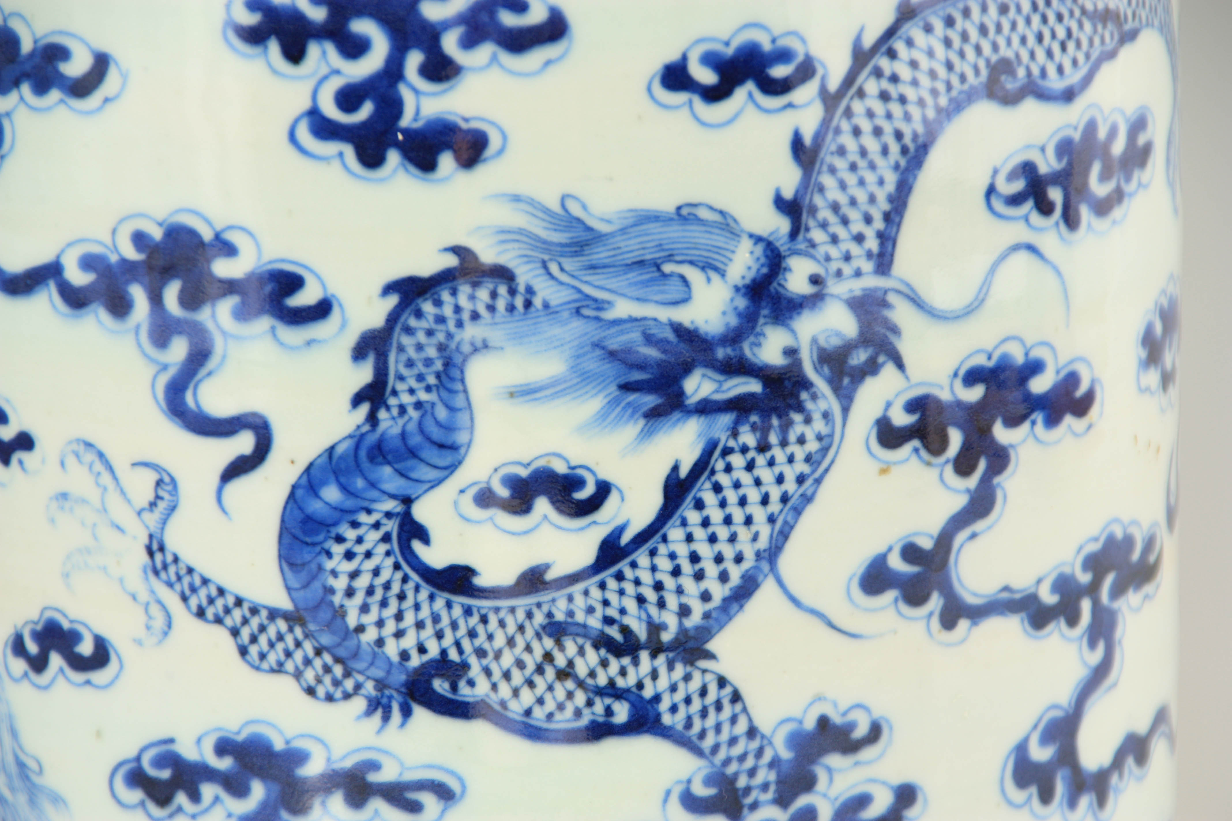 A 19TH CENTURY CHINESE BLUE AND WHITE PORCELAIN VASE decorated with entwined dragons amongst - Image 2 of 6