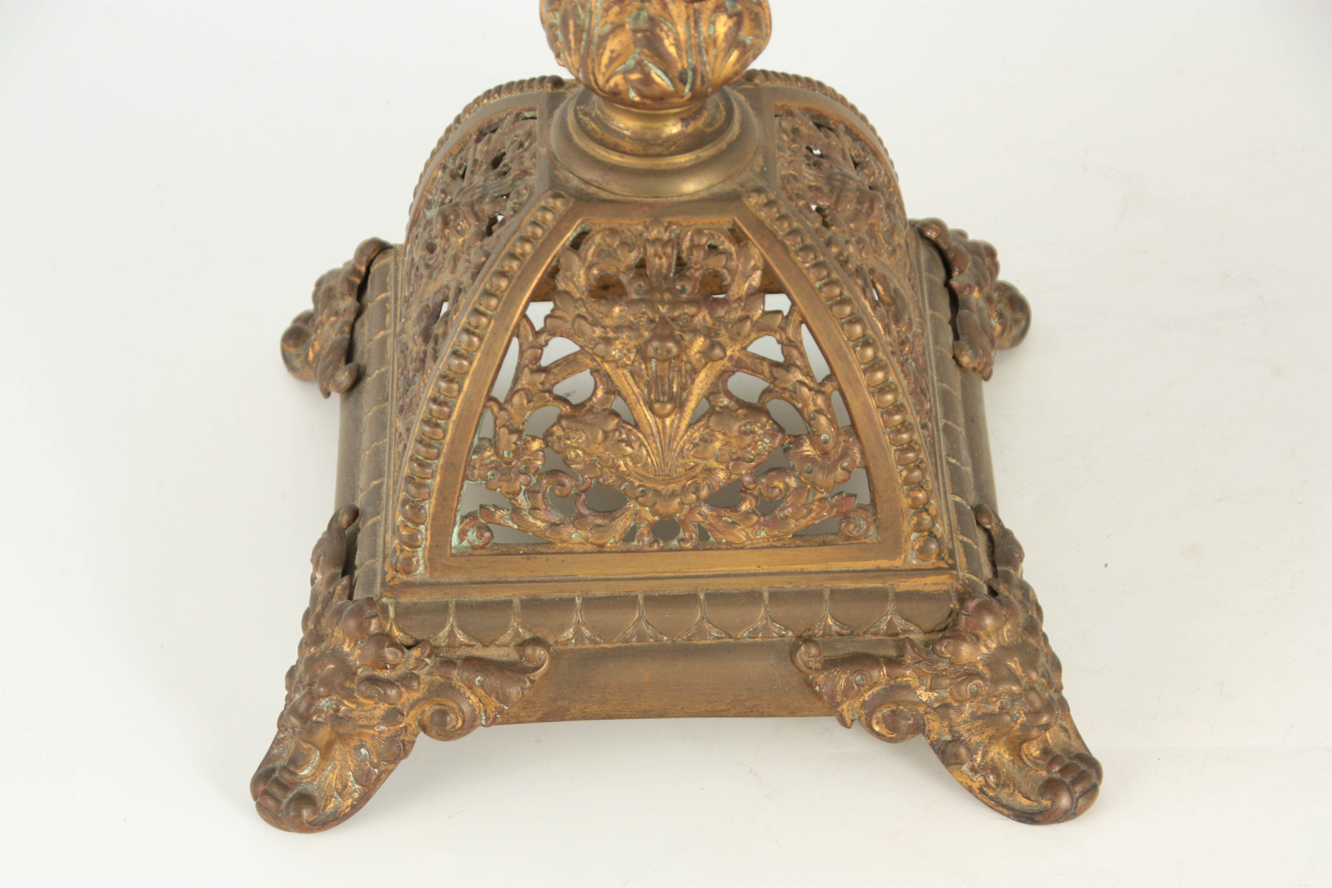 A VICTORIAN ORNATE CAST BRASS OIL LAMP with square footed pierced base, reeded leaf cast stem and - Image 3 of 5