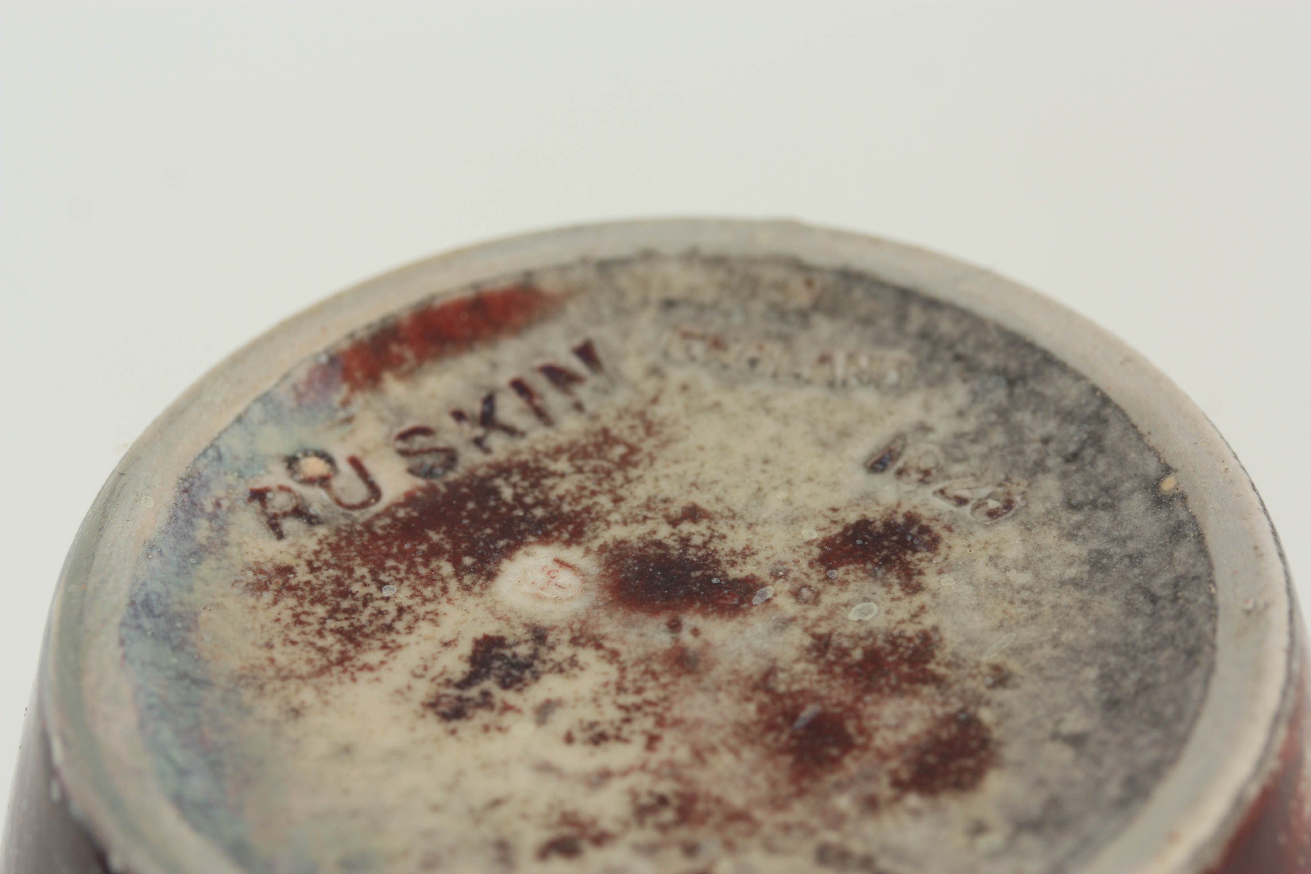 A RUSKIN HIGH FIRED CERAMIC VASE - stamped to the base Ruskin England numbered 1823 15cm high - Image 5 of 6