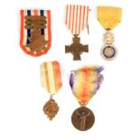 A COLLECTION OF FRENCH MILITARY MEDALS to include a WW1 Military Medal Valor Discipline 1870, WW1