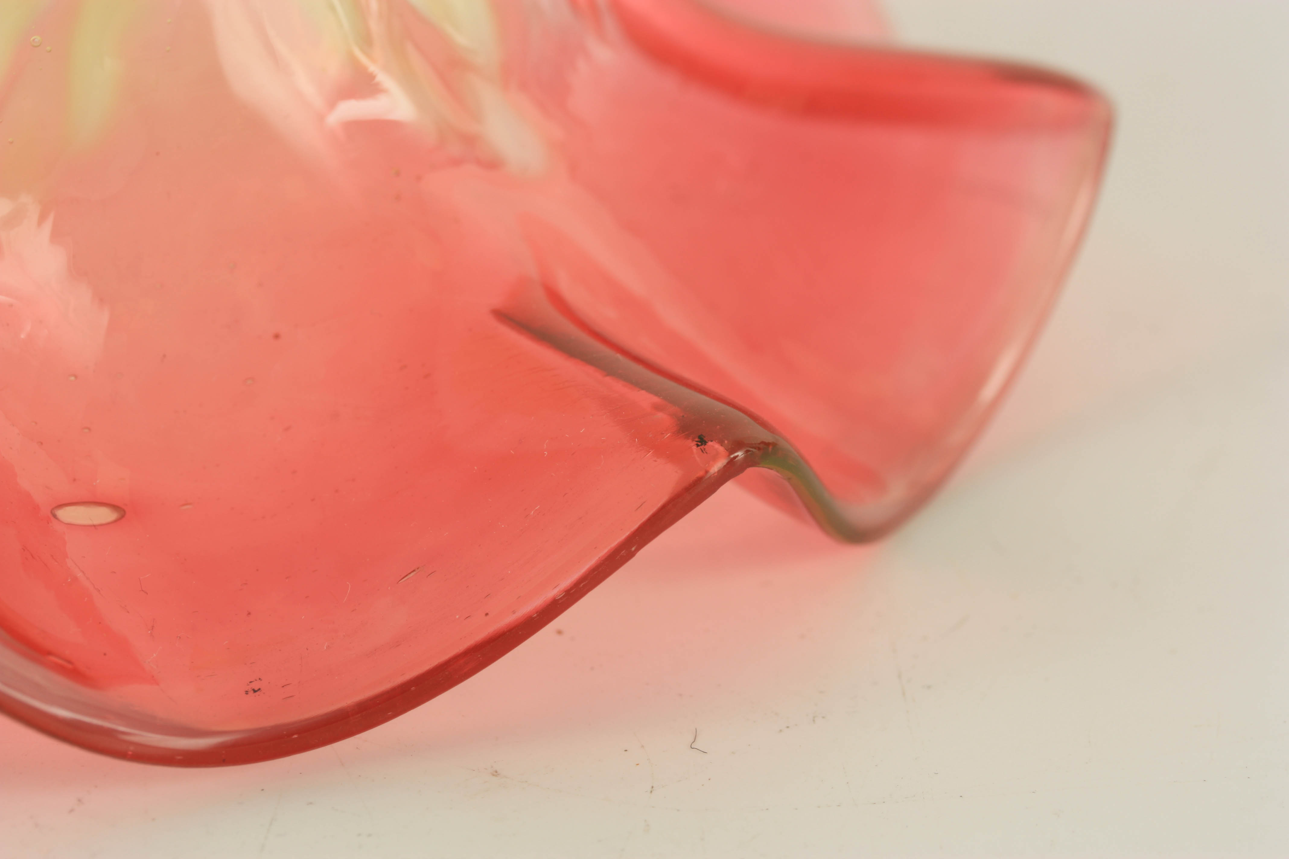 A LATE 19TH CENTURY VASELINE CRANBERRY LAMPSHADE with floral pattern and crimped edge 15.5cm - Image 2 of 4